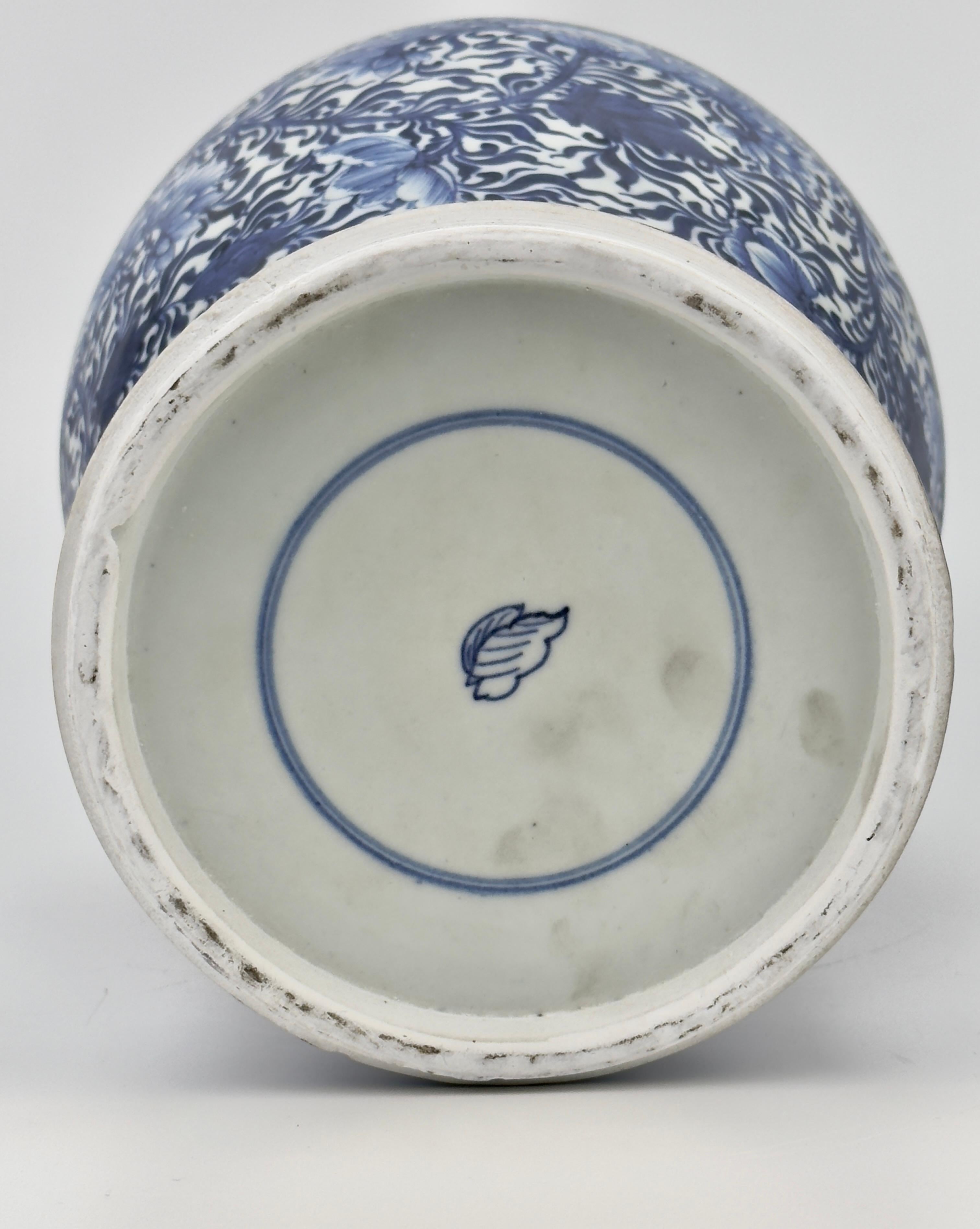 Large Rare Blue And White Baluster Vase, Qing Dynasty, Kangxi, Circa 1690 For Sale 7