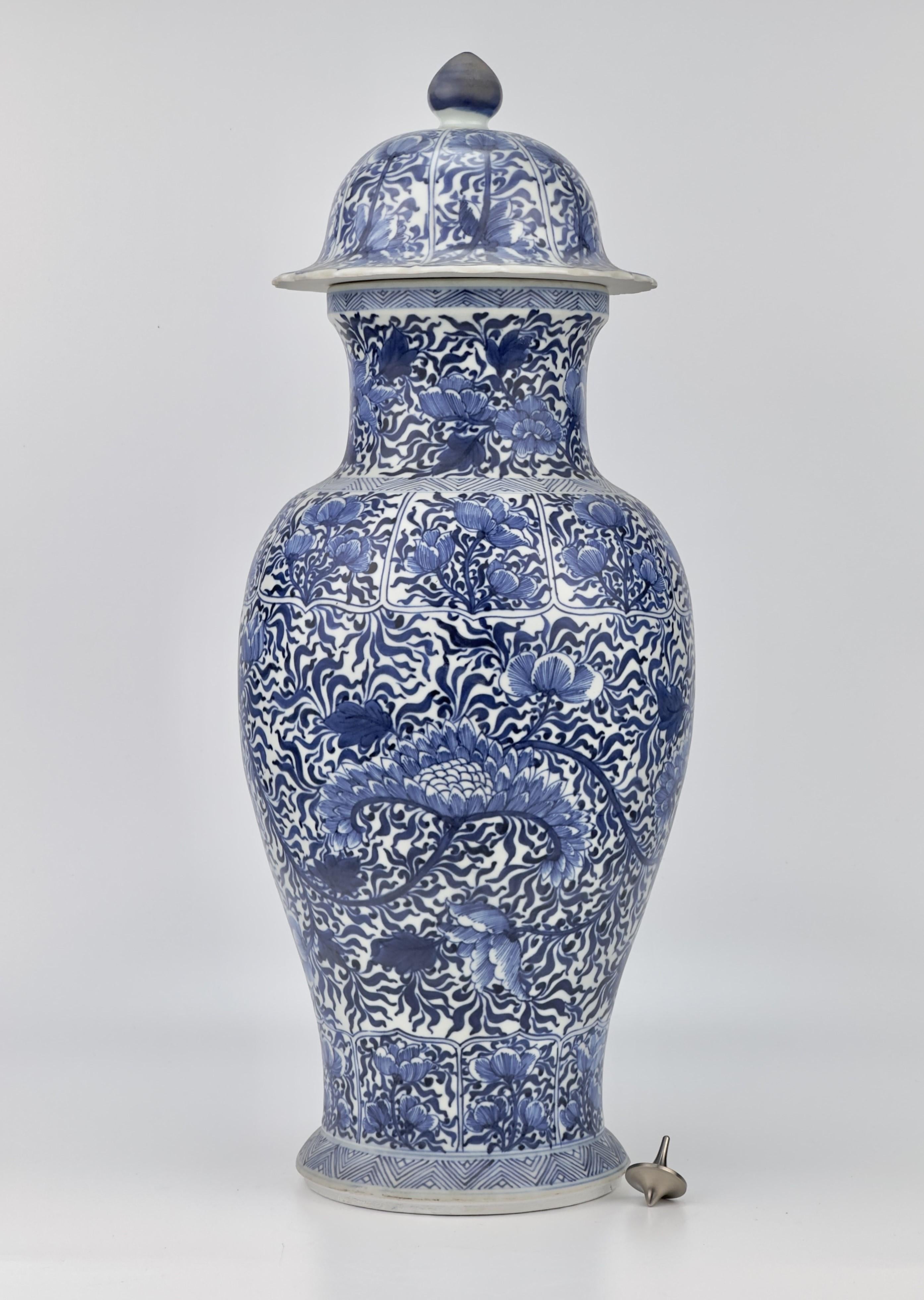 Large Rare Blue And White Baluster Vase, Qing Dynasty, Kangxi, Circa 1690 For Sale 8