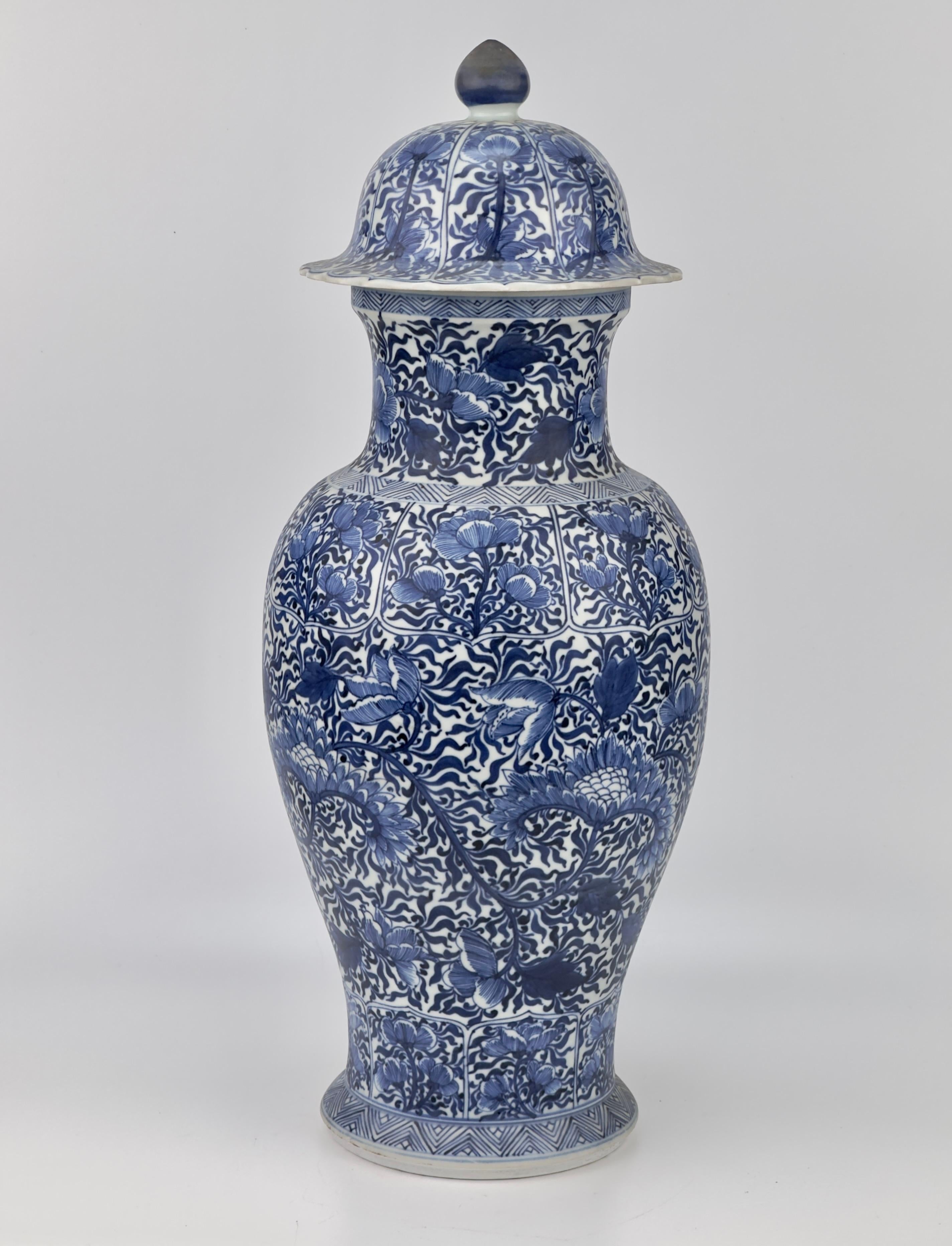Large Rare Blue And White Baluster Vase, Qing Dynasty, Kangxi, Circa 1690 For Sale 9