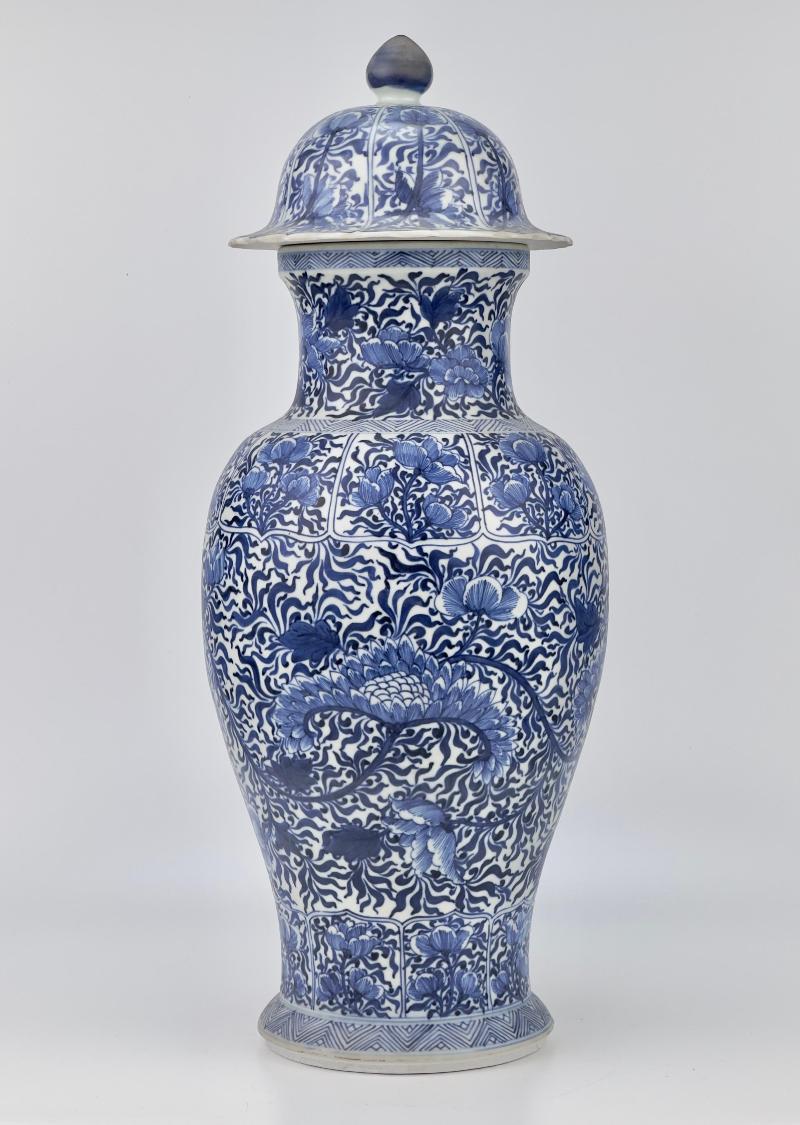 Large Rare Blue And White Baluster Vase, Qing Dynasty, Kangxi, Circa 1690 For Sale 10