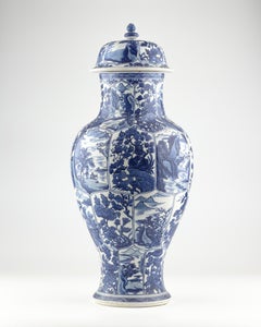 Grande e raro vaso a balaustro blu e bianco, dinastia Qing, Kangxi, circa 1690