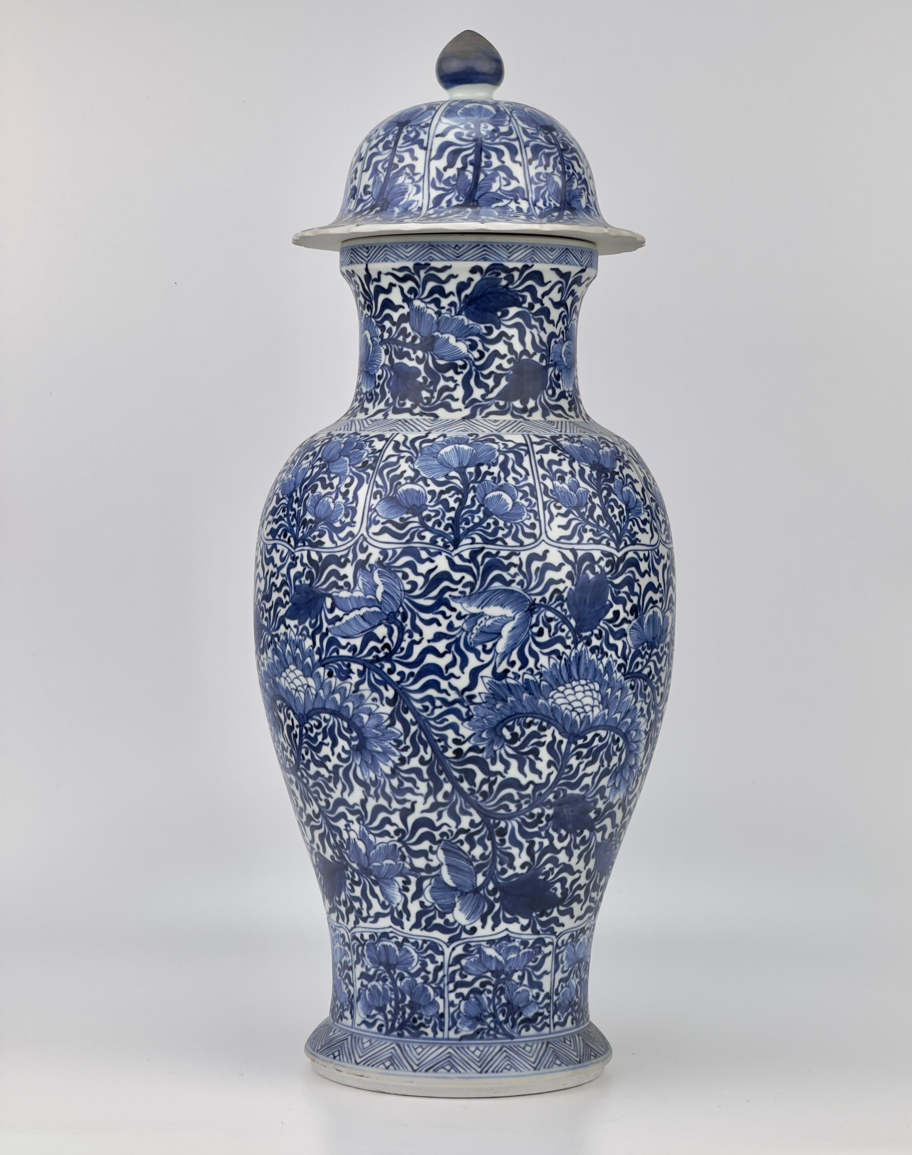 Vietnamese Large Rare Blue And White Baluster Vase, Qing Dynasty, Kangxi, Circa 1690 For Sale
