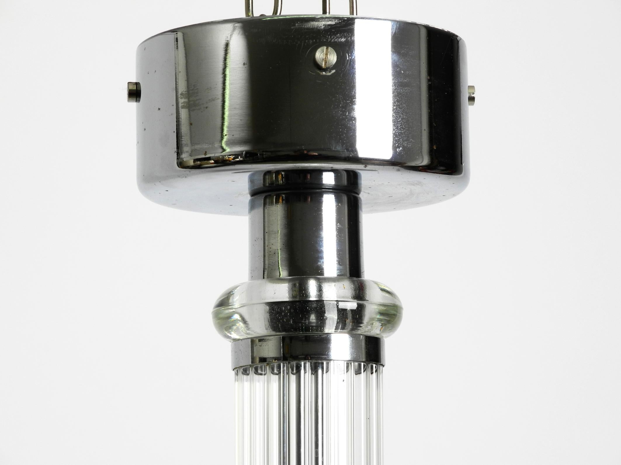 Metallo Grande e rara lampada da soffitto in vetro ceco della metà del secolo scorso con paralume e asta in vetro in vendita
