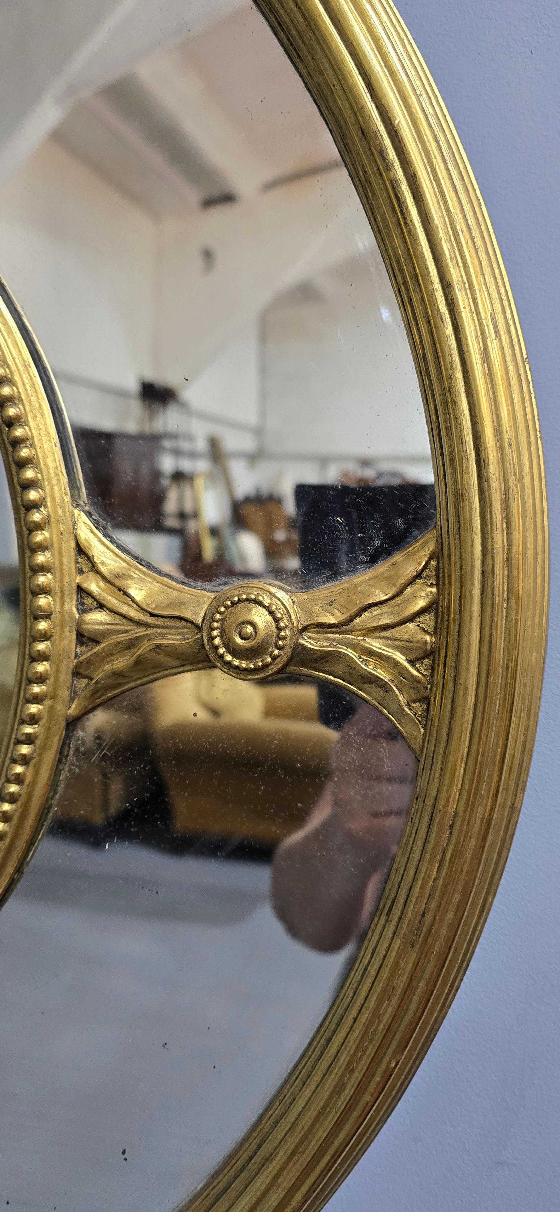 Grande e raro specchio ovale dorato inglese Chippendale in vendita 1