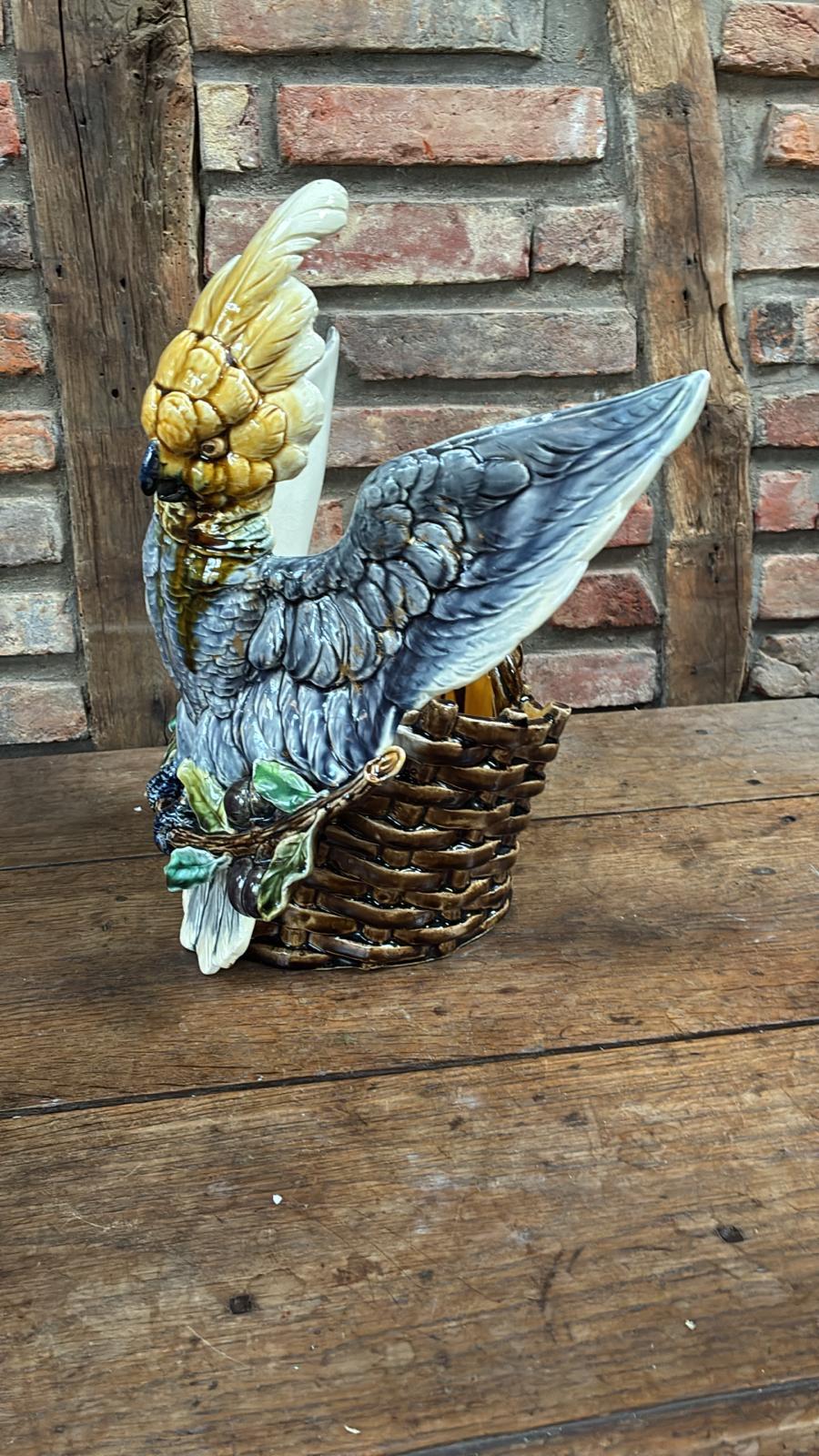 Fine XIX secolo Grande e raro vaso francese in maiolica con pappagallo Choisy-le-Roi, CIRCA 1890 in vendita