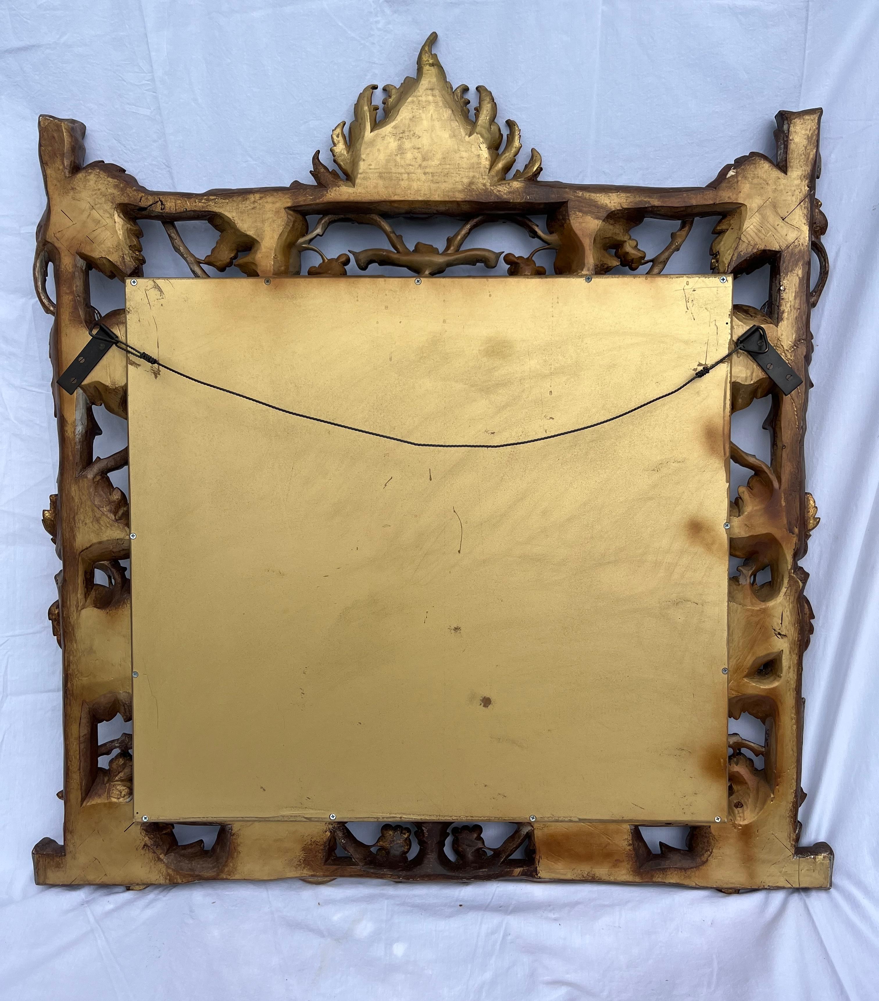 Grand miroir rare Hollywood Regency en bois sculpté à la main, argenté et doré en forme de vigne. en vente 5