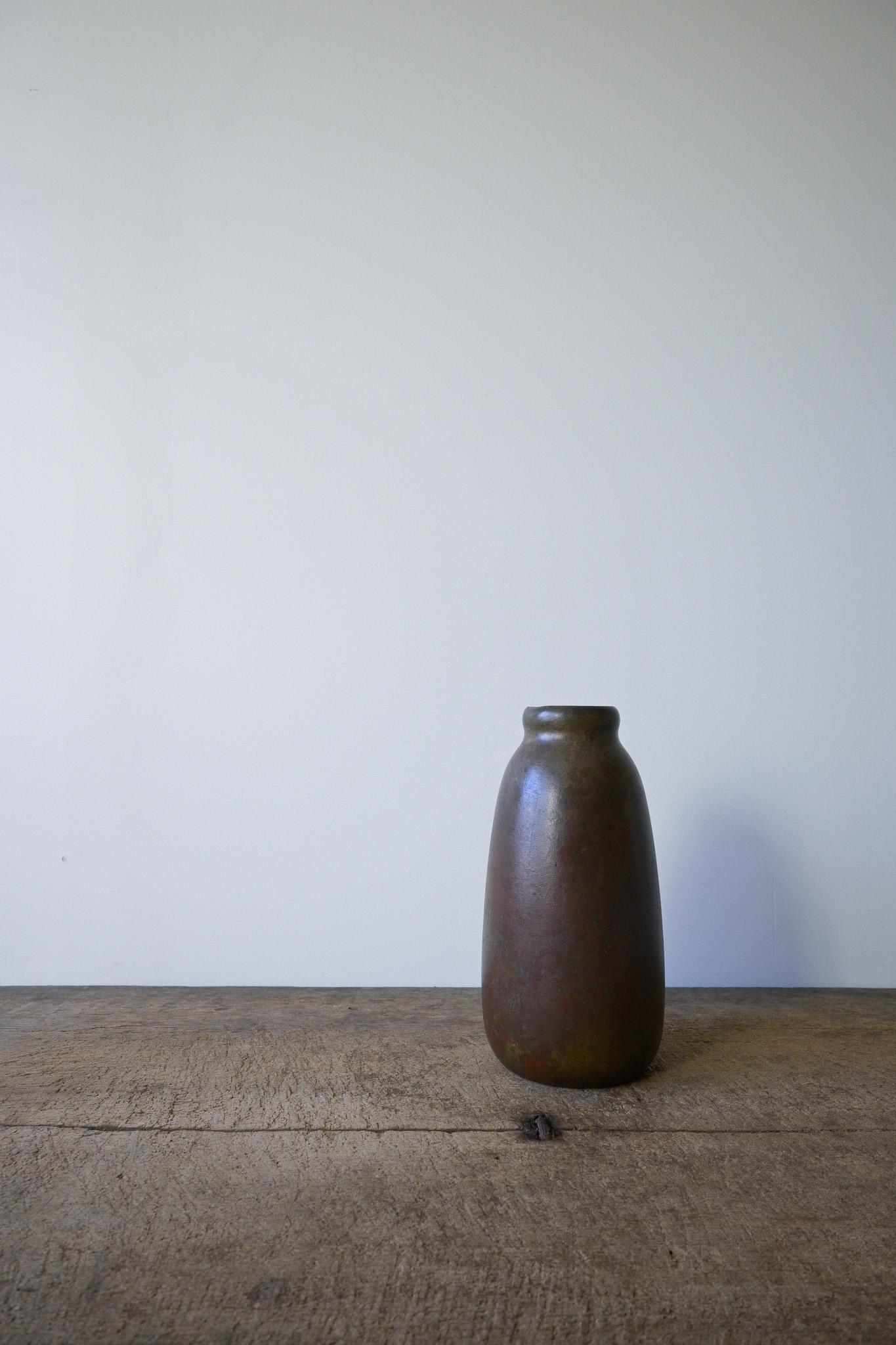 Grande e raro vaso Jugend di Hugo Elmqvist dell'inizio del XX secolo

Una splendida patina che solo il tempo può creare.

Firmato da Hugo Elmqvist, realizzato in bronzo pesante.

Altezza: 24,5 cm/9,6 pollici
Diametro: 12,5 cm/4,9 pollici