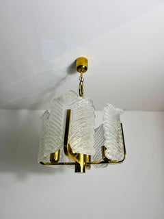 Grand lustre rare du milieu du siècle dernier, à 4 bras en laiton et verre glacé, années 1960