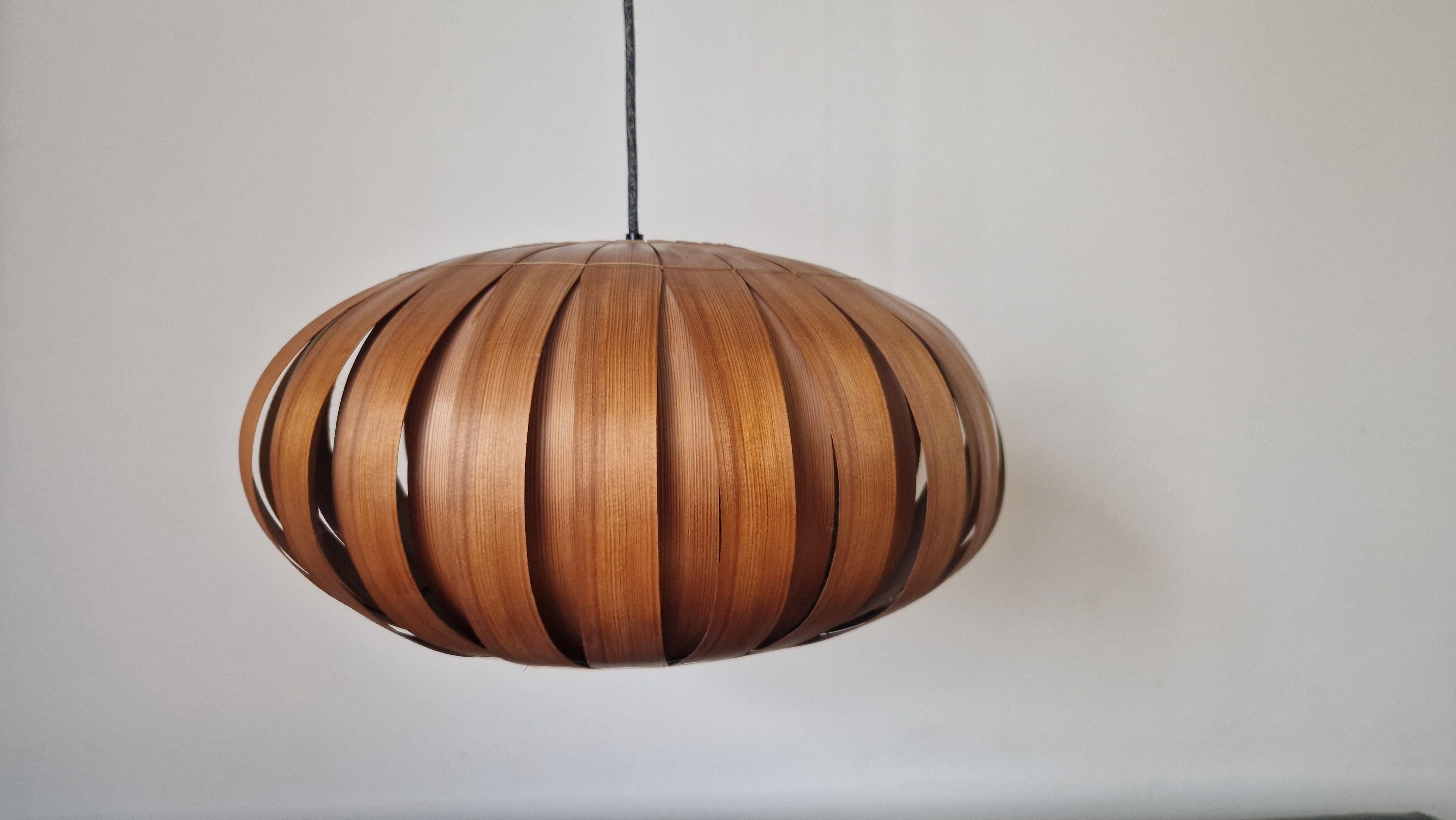 - very rare type
- very nice style of lighting