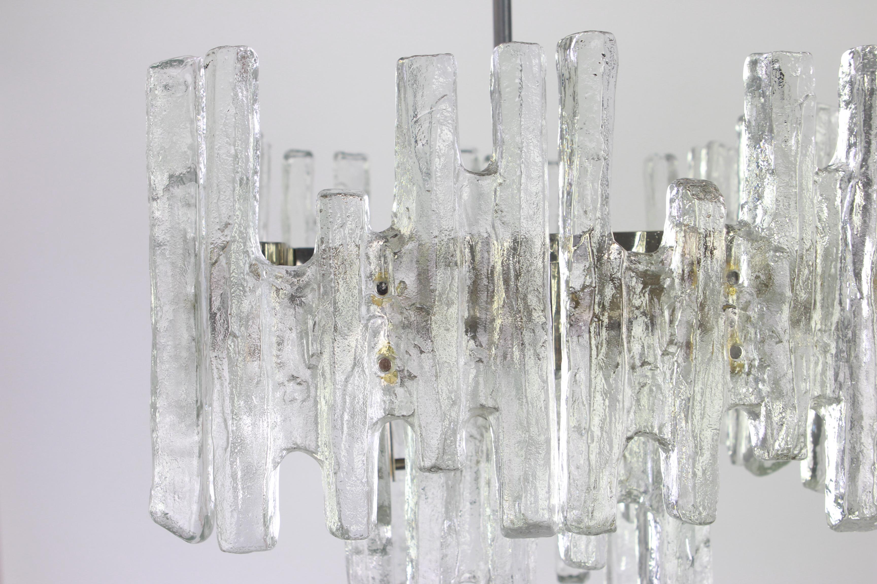 Großer, seltener Murano-Eisglas-Kronleuchter von Kalmar, Österreich, 1960er Jahre (Österreichisch) im Angebot