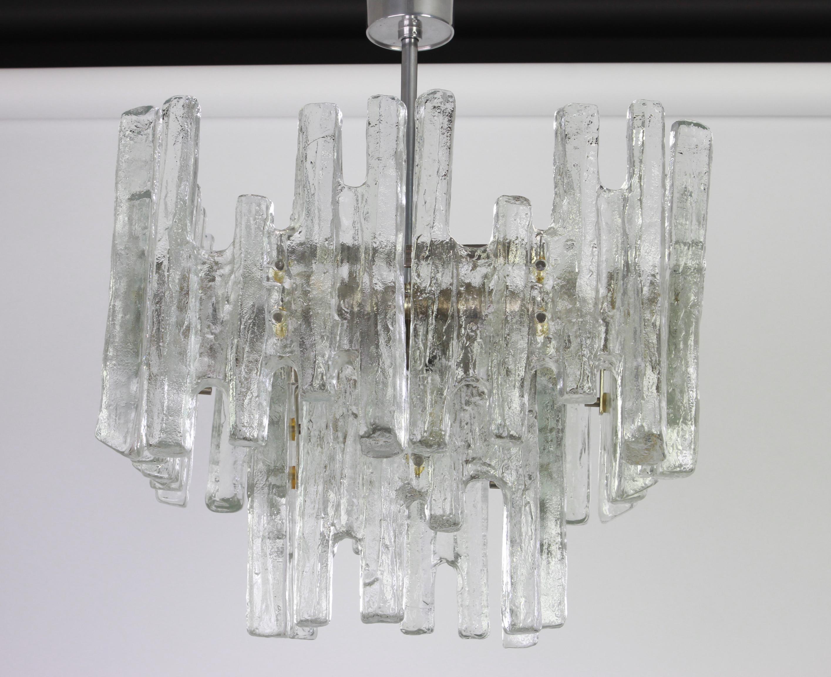 Large Rare Murano Ice Glass Chandelier by Kalmar, Austria, 1960s In Good Condition For Sale In Aachen, NRW