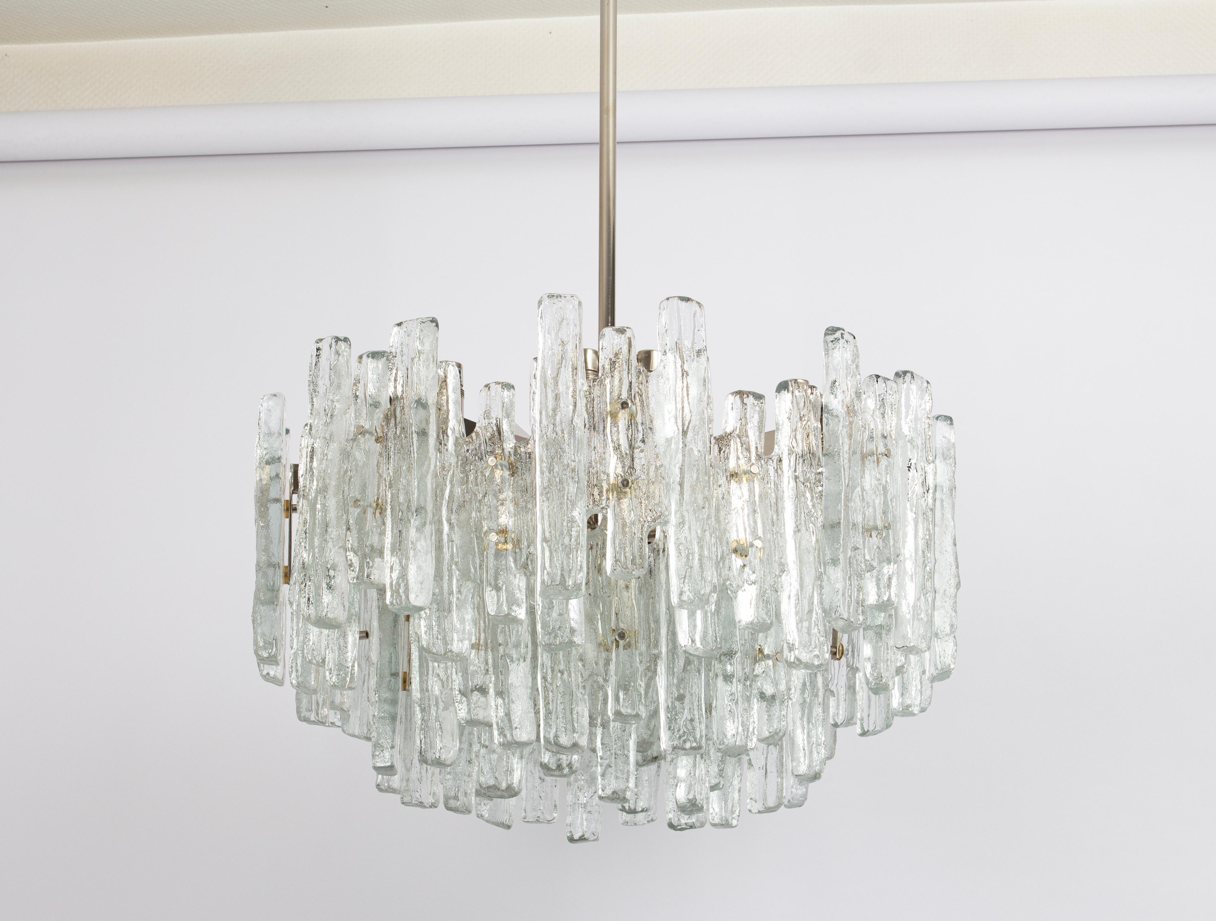 Large Rare Murano Ice Glass Chandelier by Kalmar, Austria, 1960s In Good Condition For Sale In Aachen, NRW