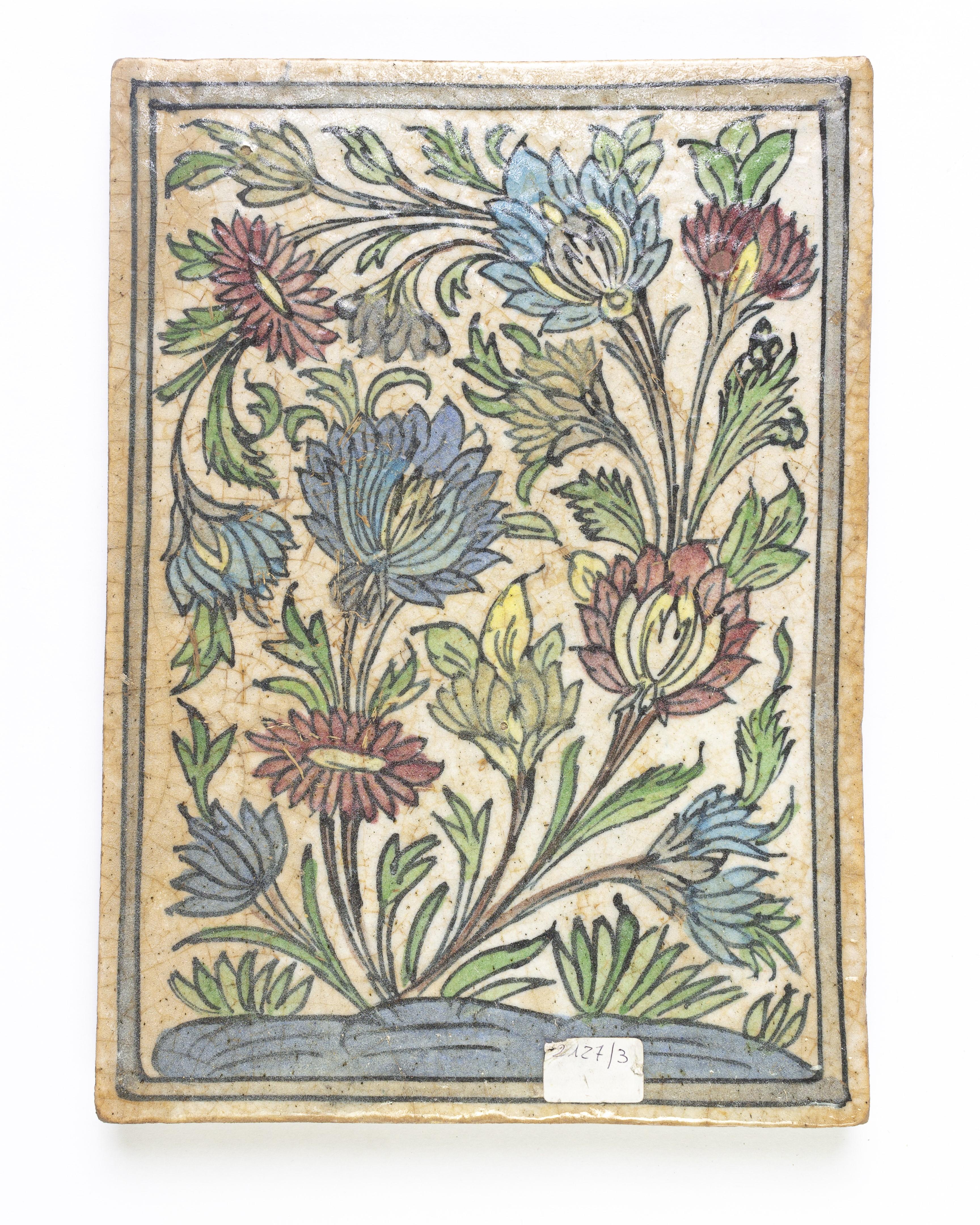 A beautiful large oriental antique ceramic tile, completely hand-painted under enamel.
To use everywhere: on the garden wall, or kitchen, or bathroom. It's so beautiful !
See all the others too.
Its price is good, because I'm closing