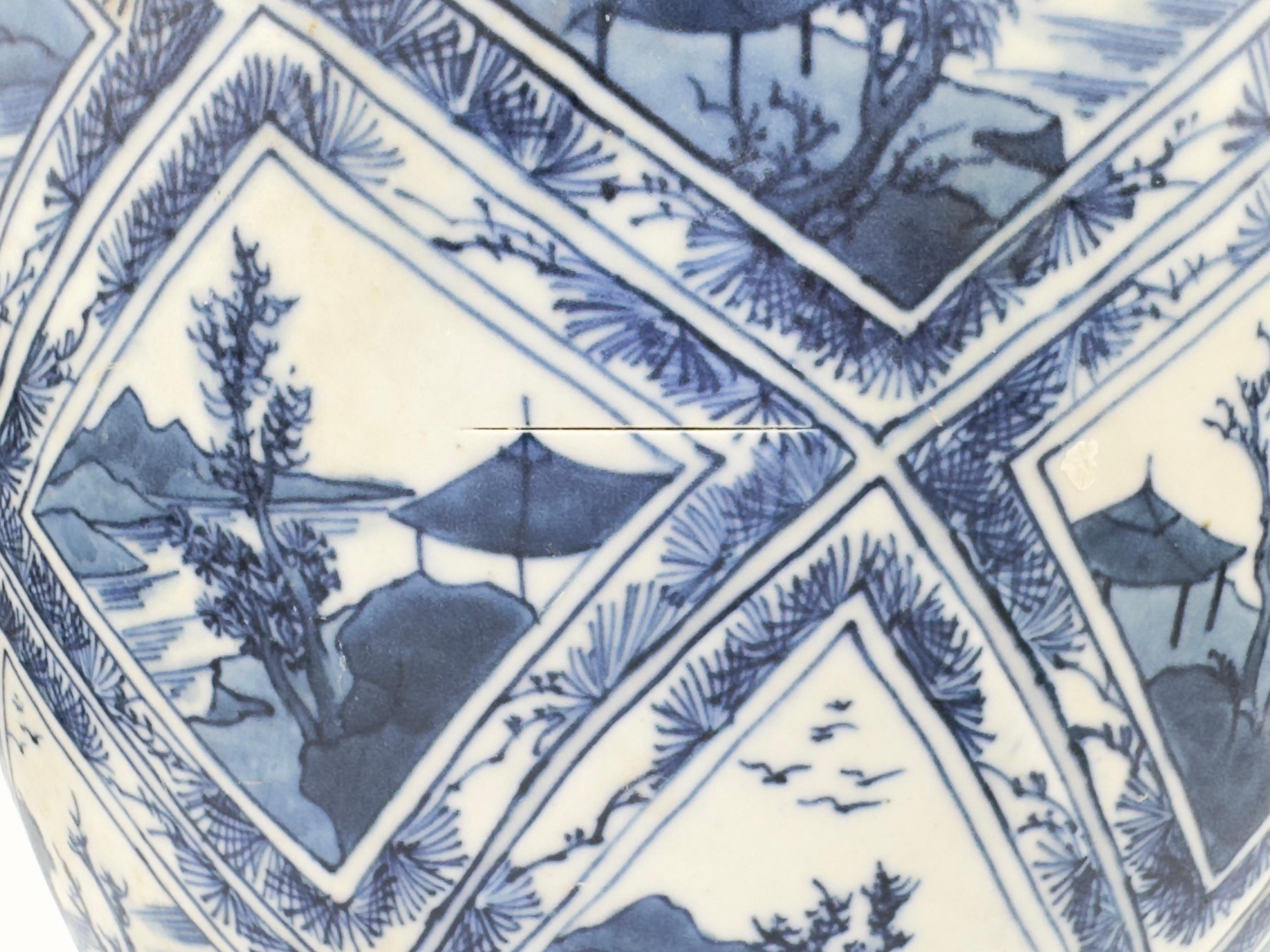 Große, seltene Balustervase mit 'Flusslandschaften'-Muster, Qing Dynasty, Kangxi, um 1690 (Keramik) im Angebot