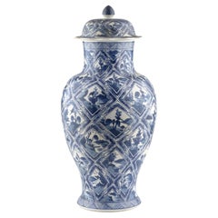 Grand et rare vase balustre à motif de "paysages fluviaux", dynastie Qing, Kangxi, vers 1690