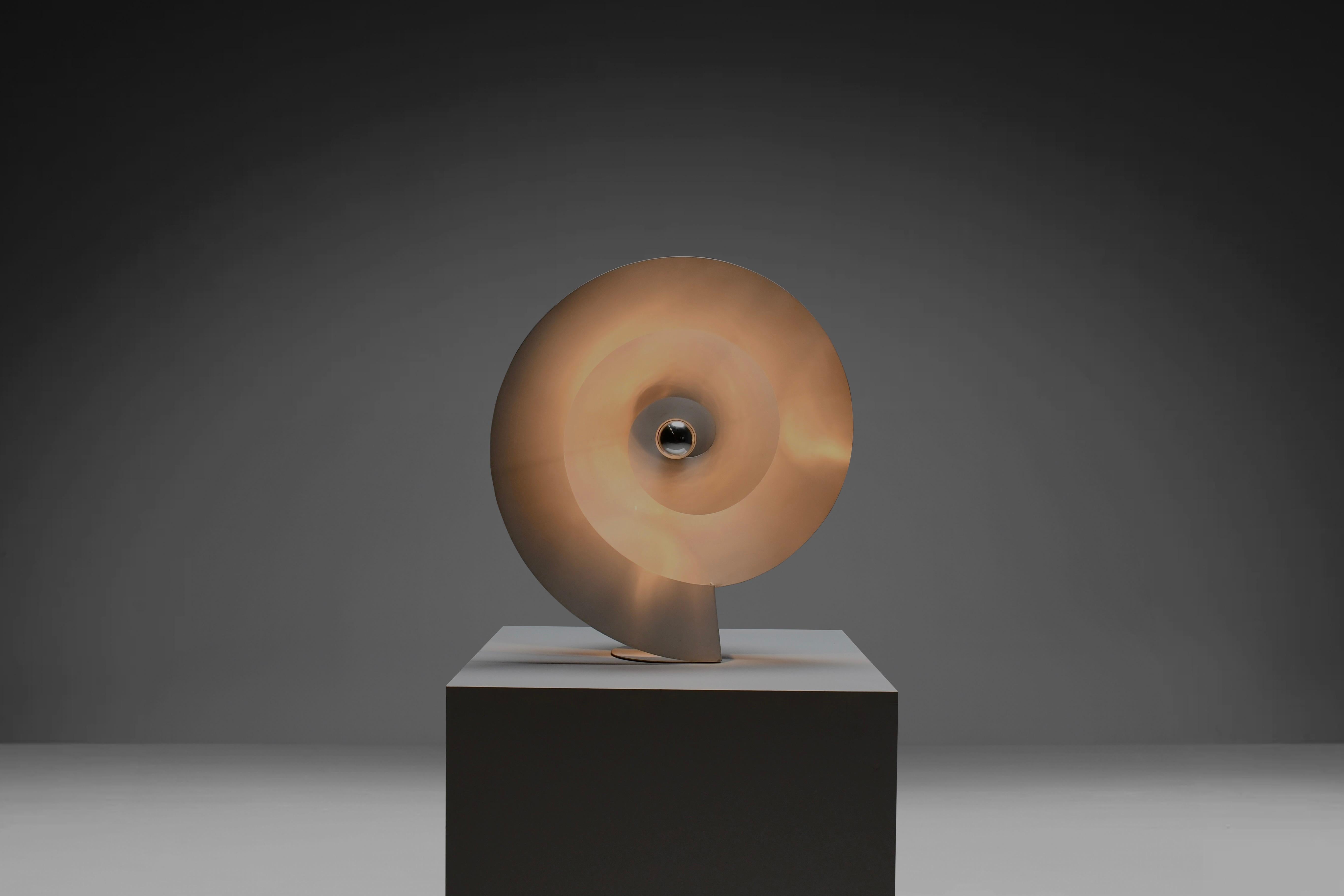 Große, seltene Spiral-Tischlampe von Luc Bernard aus weißem Metall, Frankreich 1974 (20. Jahrhundert) im Angebot