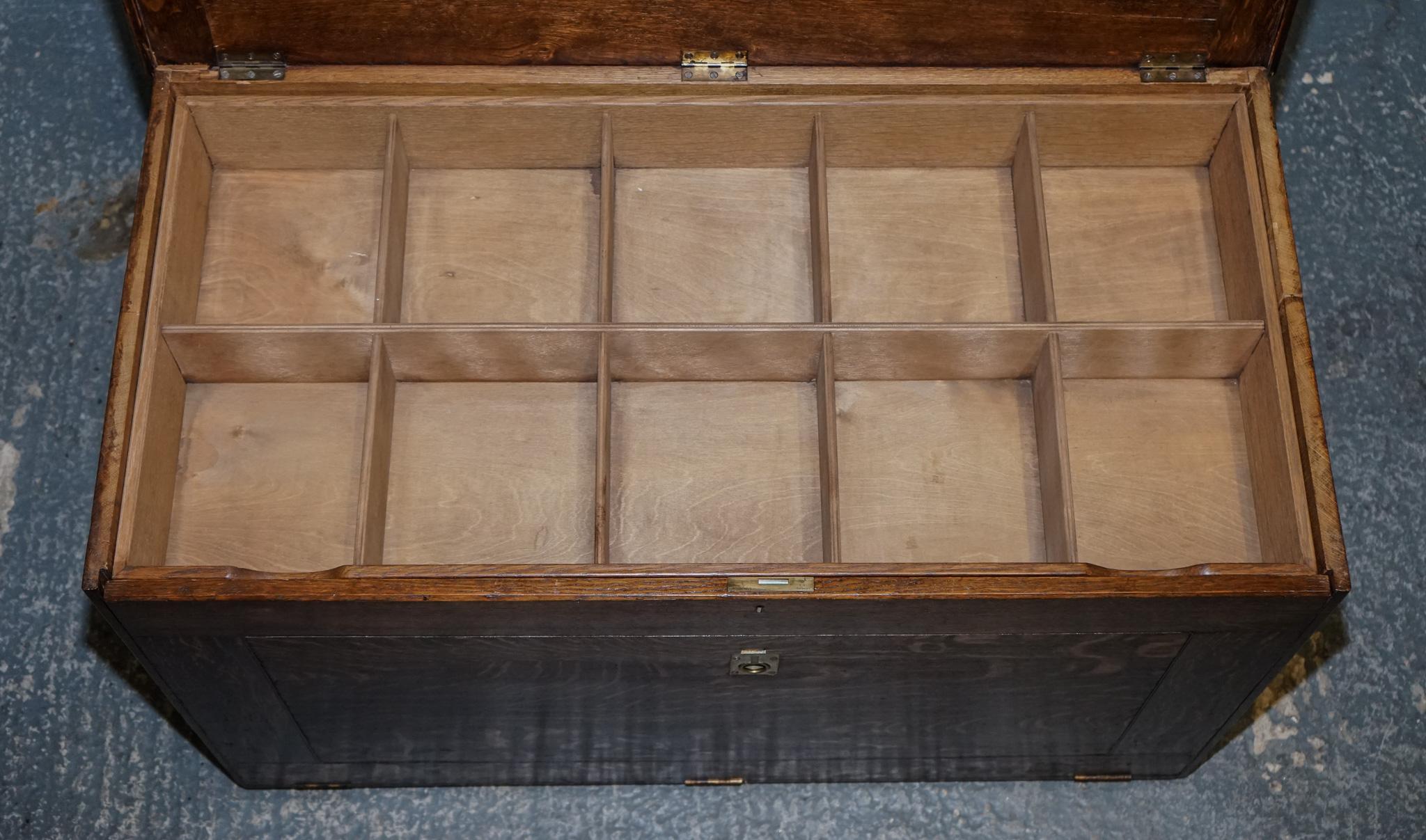 Oak LARGE RARE VICTORIAN ANTIQUE MILITARY CAMPAIGN SPECiMEN TRUNK OR LETTERS TRUNK For Sale