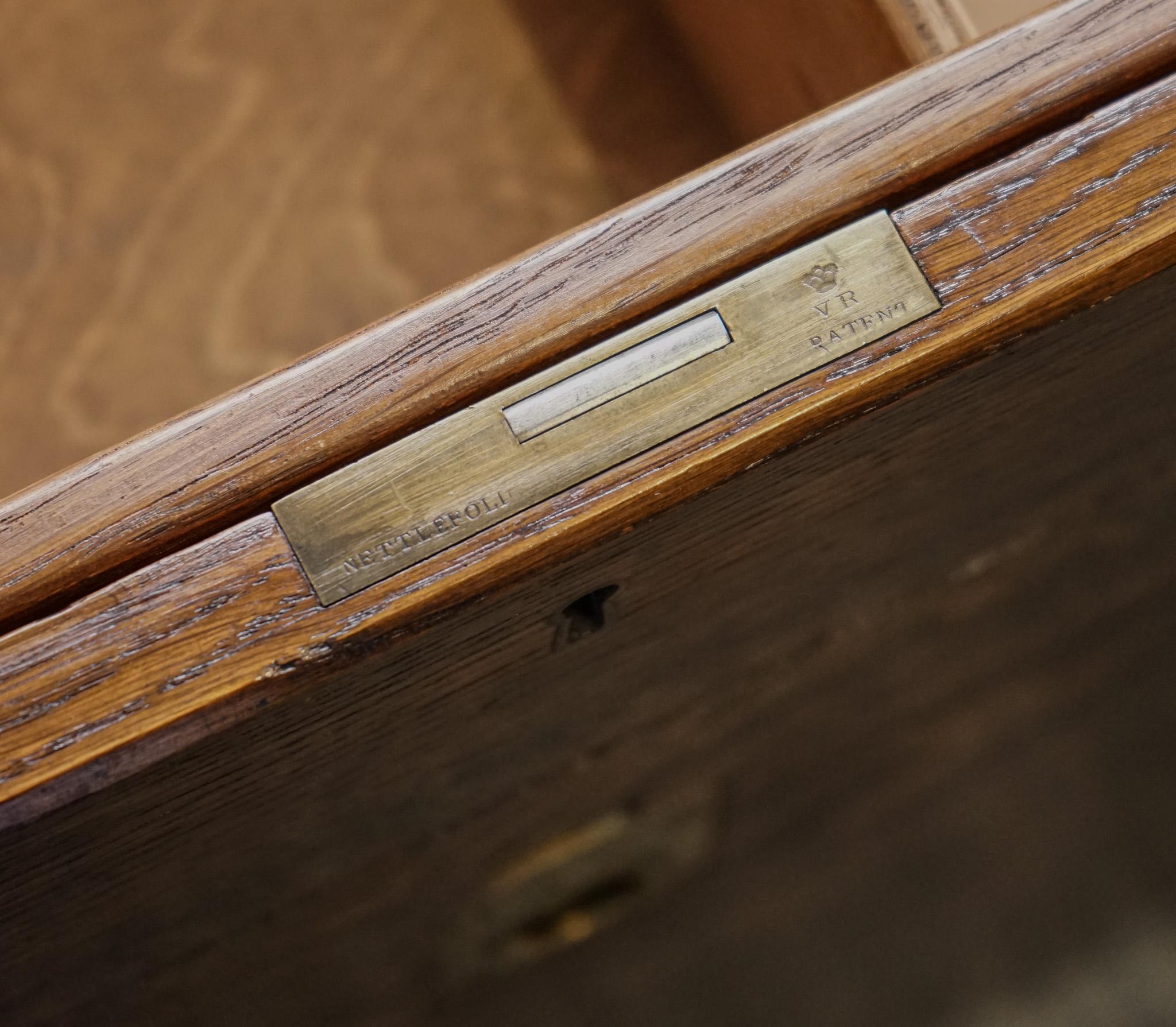 LARGE RARE VICTORIAN ANTIQUE MILITARY CAMPAIGN SPECiMEN TRUNK OR LETTERS TRUNK For Sale 2