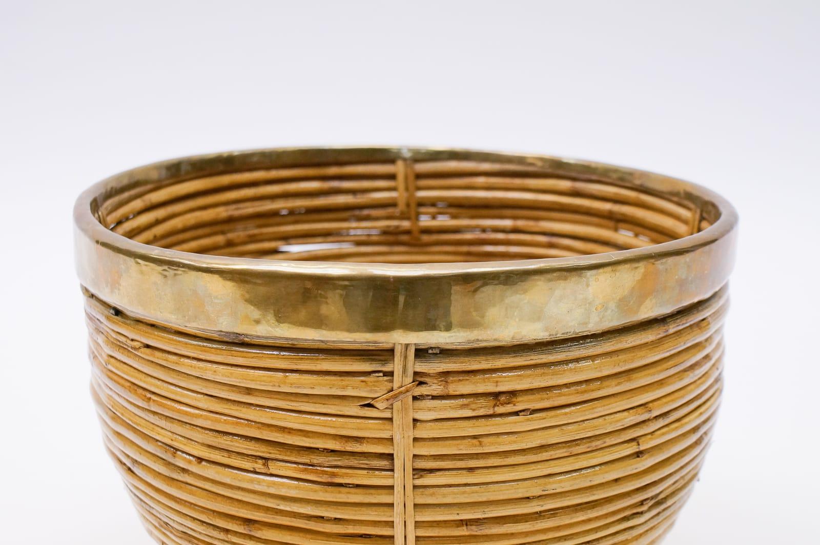 Large Rattan and Brass Midcentury Handcrafted Bowl, Austria, 1950s For Sale 2