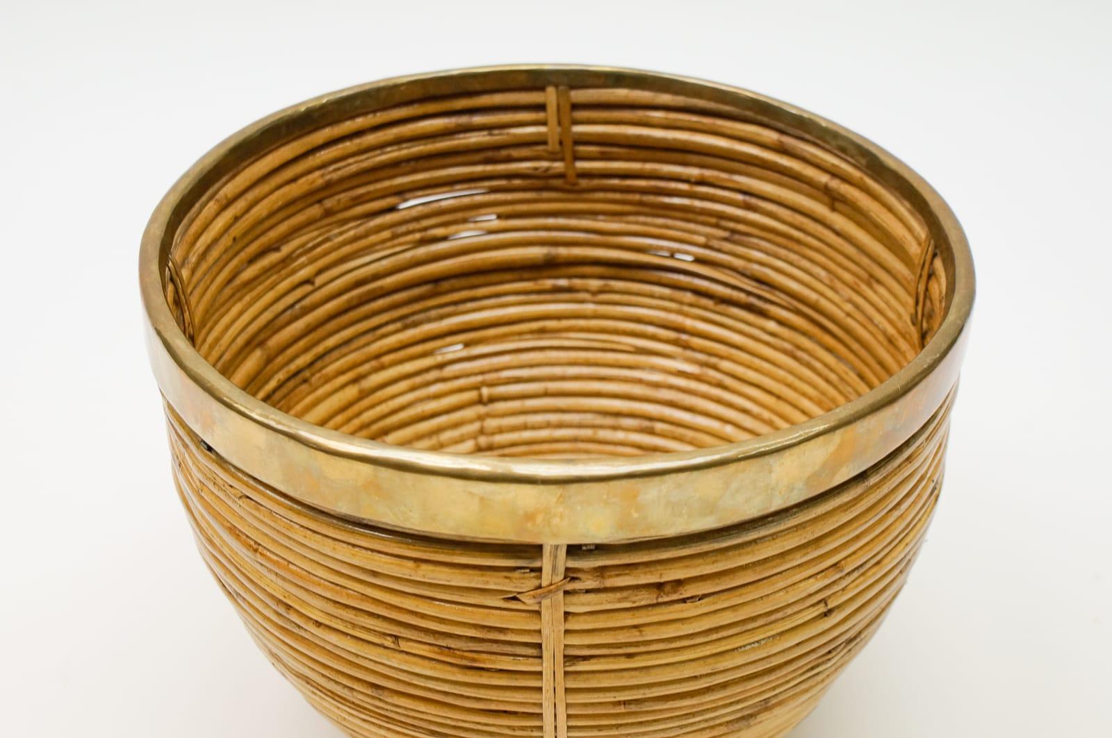 Large Rattan and Brass Midcentury Handcrafted Bowl, Austria, 1950s For Sale 1