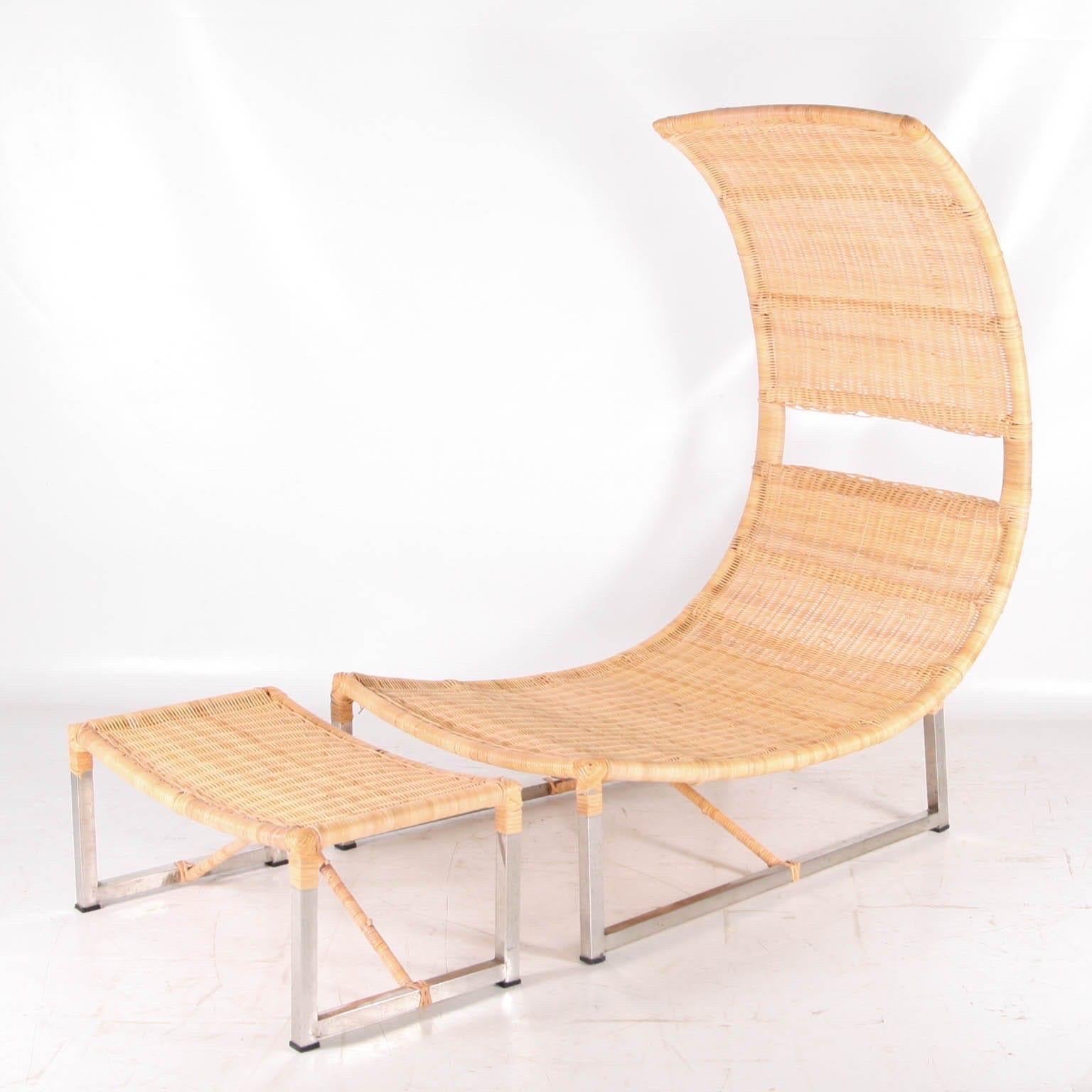 Incredibile sedia in rattan e metallo di grandi dimensioni con ottomana.
Incredibile design unico. Non assomiglia a nient'altro. Comodo e di bella forma. Raro.