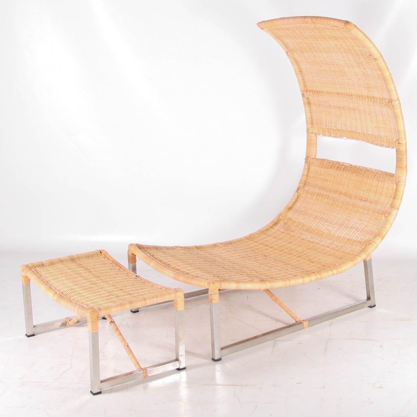 XXI secolo e contemporaneo Grande sedia e pouf in rattan e metallo in vendita