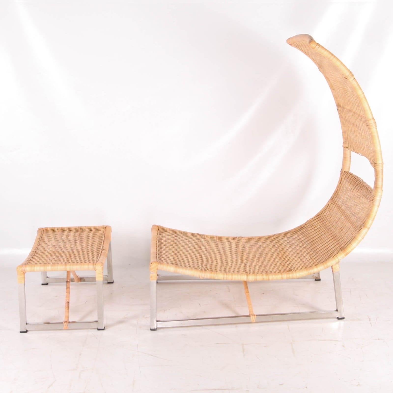 Grande sedia e pouf in rattan e metallo in vendita 1