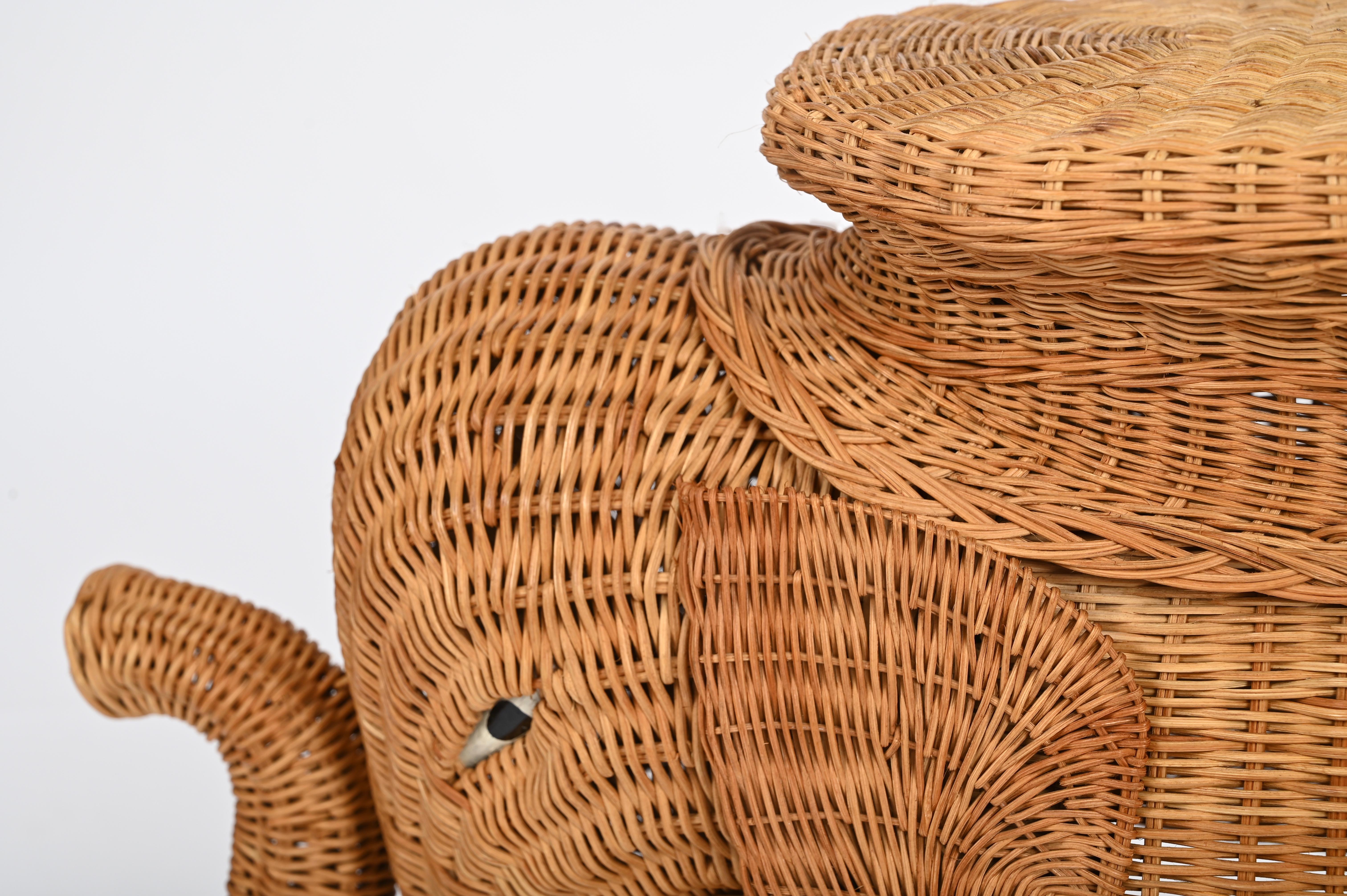 Großer Beistelltisch aus Rattan und Korbweide mit Elefantenmotiv von Vivai del Sud, Italien 1970er Jahre 5