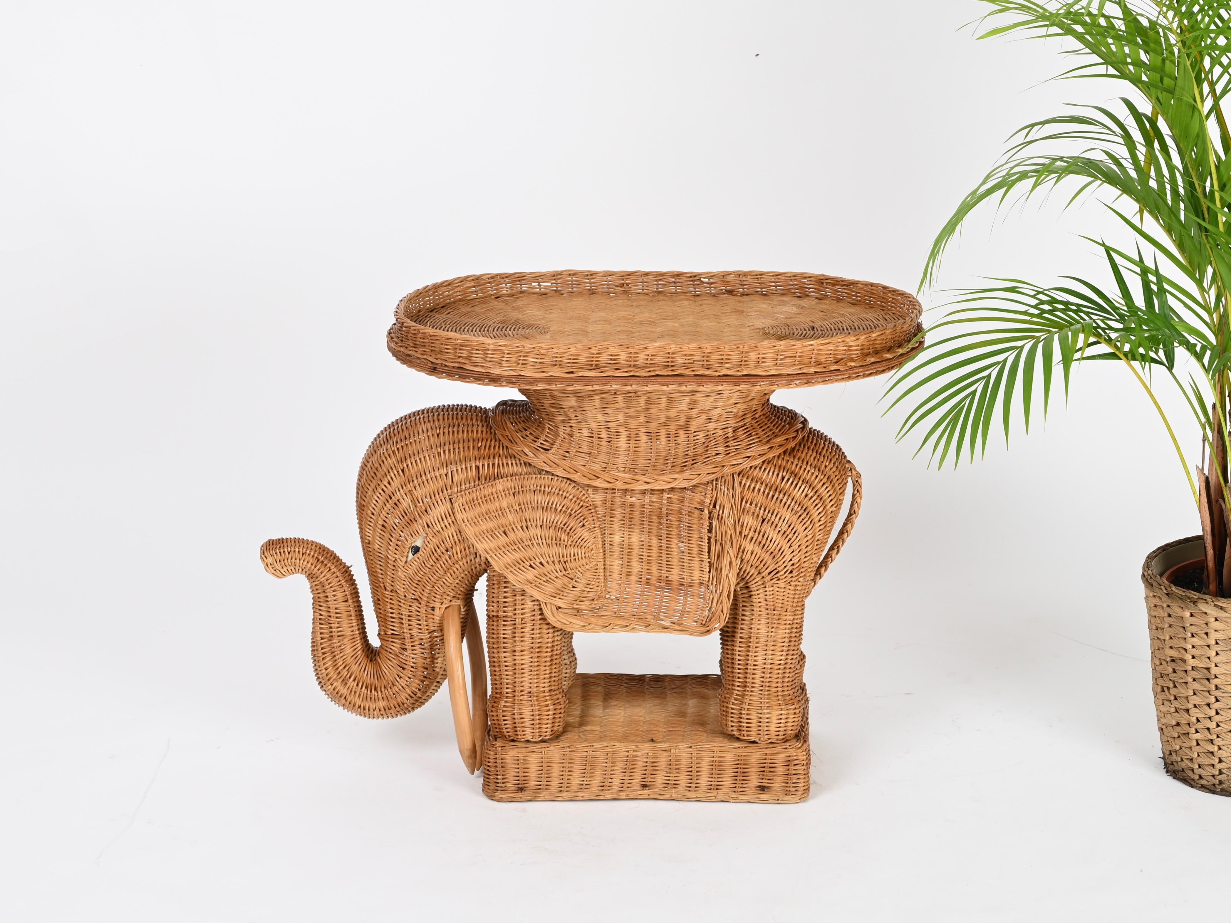 Großer Beistelltisch aus Rattan und Korbweide mit Elefantenmotiv von Vivai del Sud, Italien 1970er Jahre (Moderne der Mitte des Jahrhunderts)