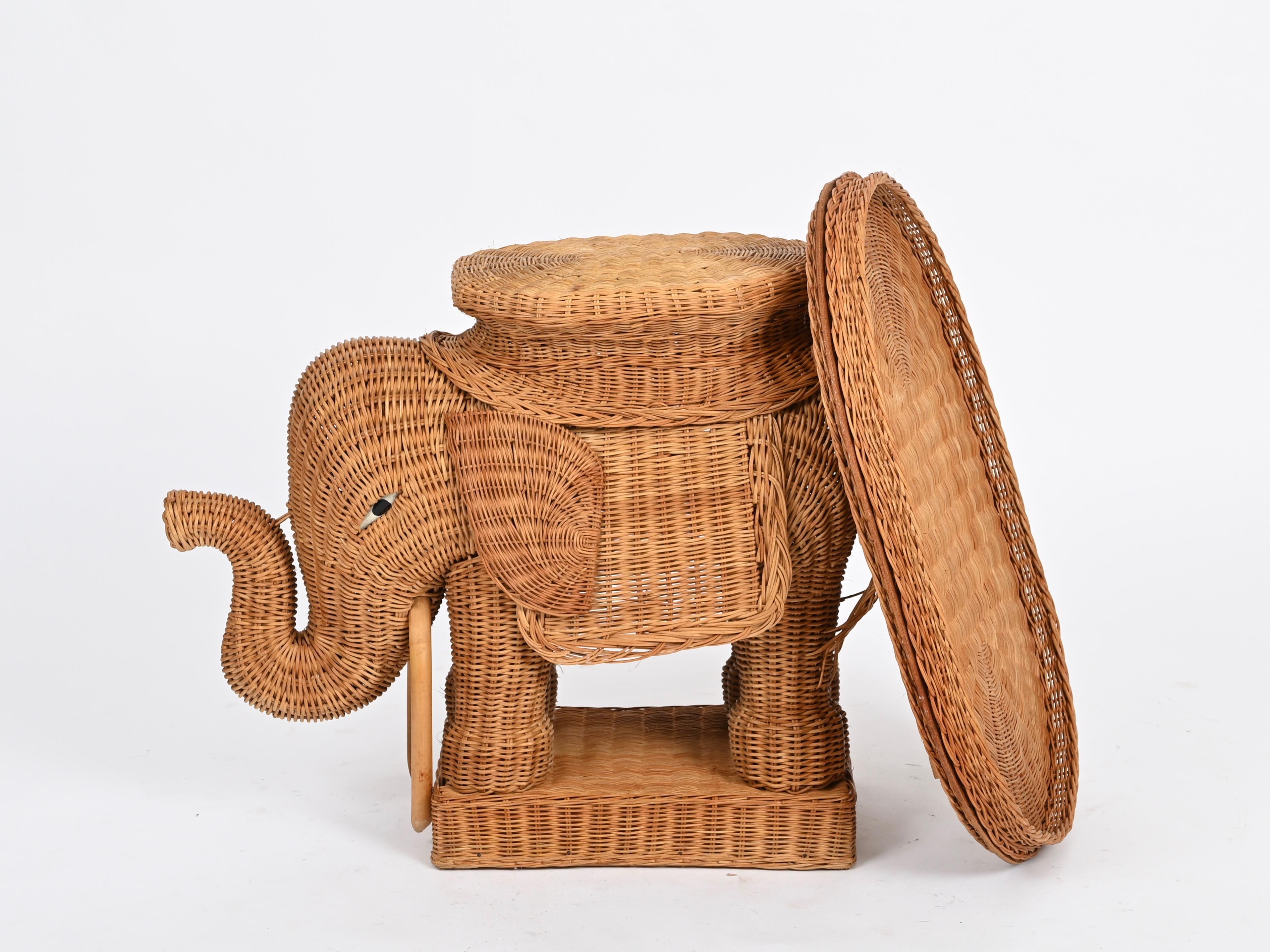 Großer Beistelltisch aus Rattan und Korbweide mit Elefantenmotiv von Vivai del Sud, Italien 1970er Jahre (Moderne der Mitte des Jahrhunderts)