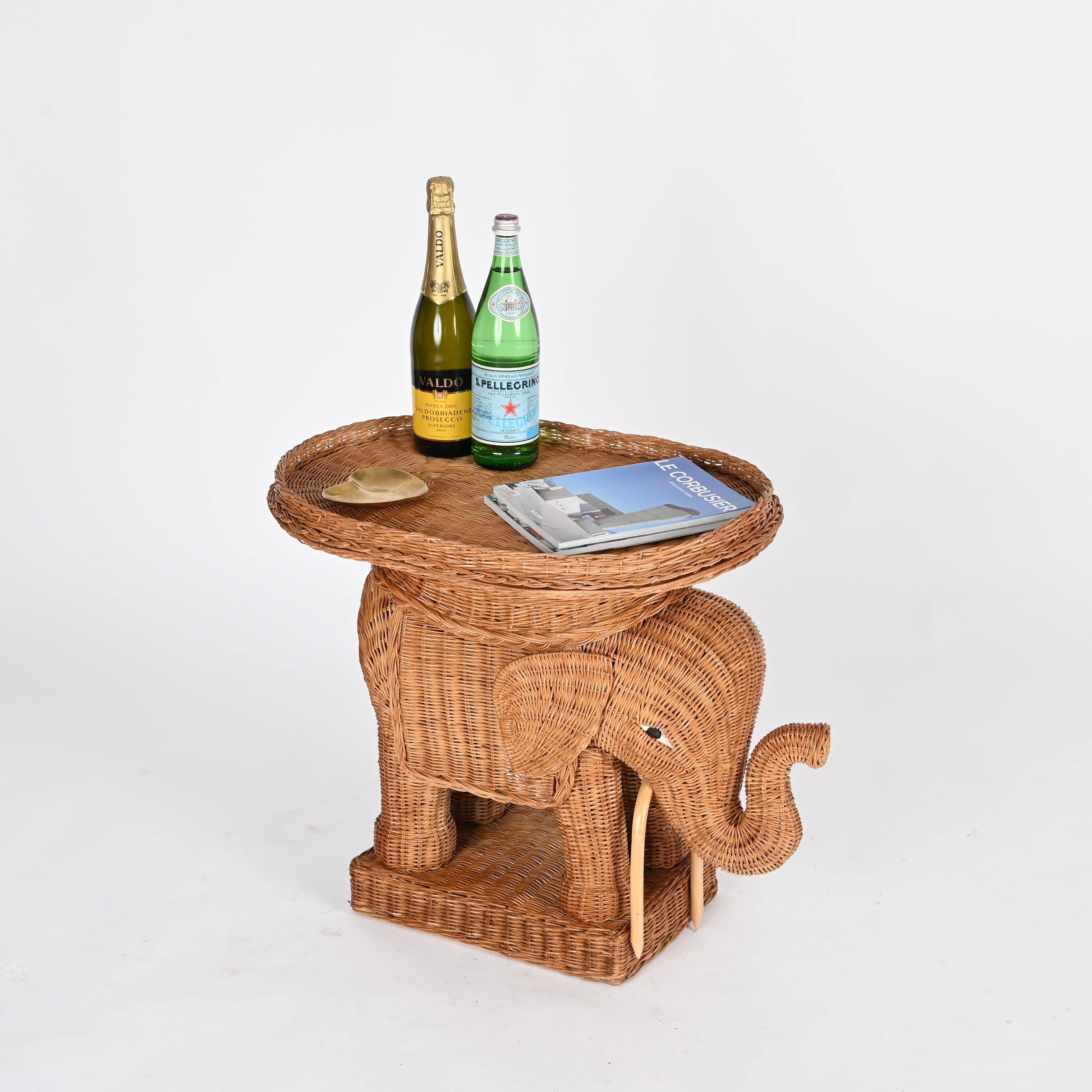 Mid-Century Modern Grande table d'appoint éléphant en rotin et osier de Vivai del Sud, Italie, 1970 en vente