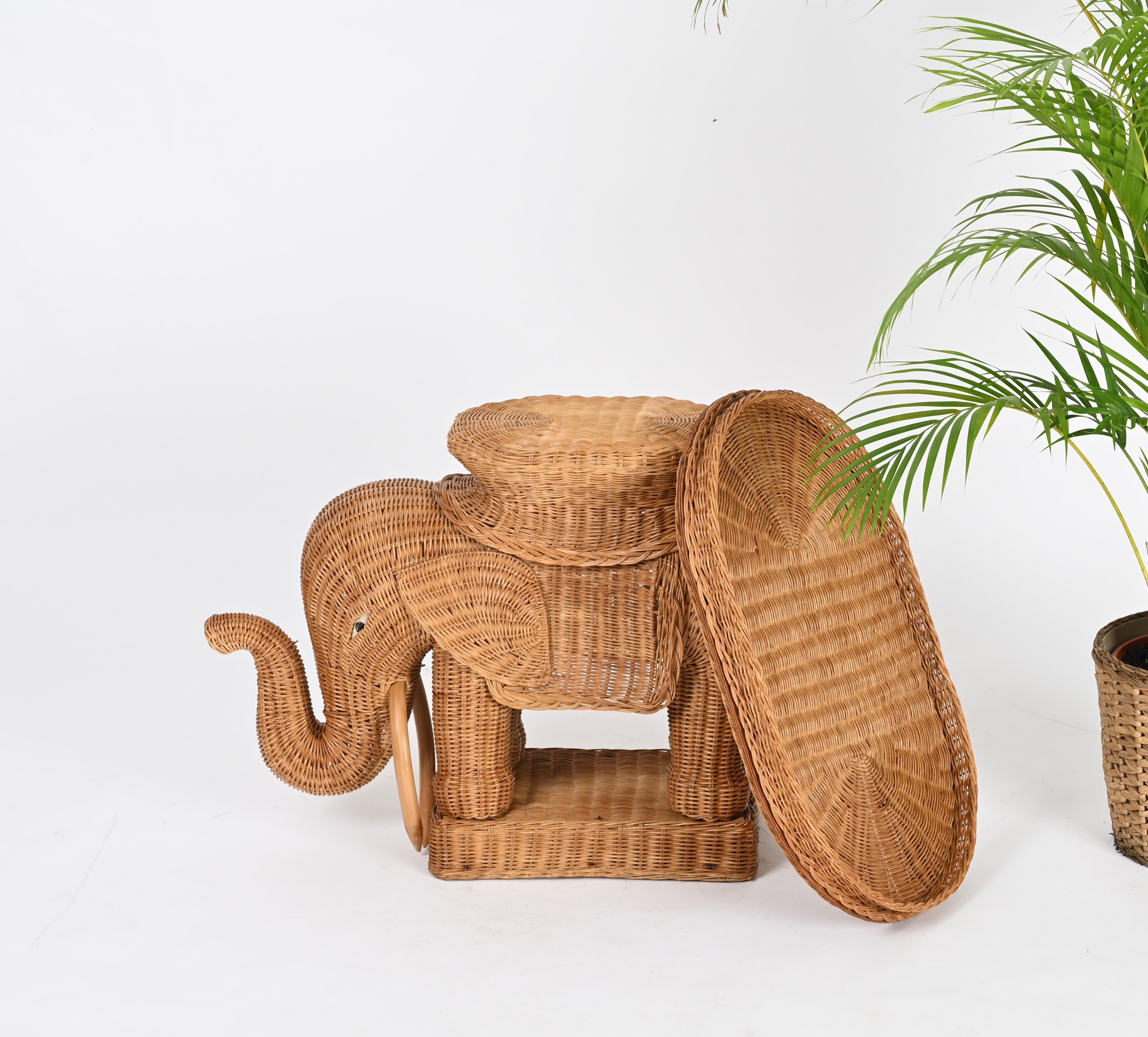 Großer Beistelltisch aus Rattan und Korbweide mit Elefantenmotiv von Vivai del Sud, Italien 1970er Jahre (Handgewebt)