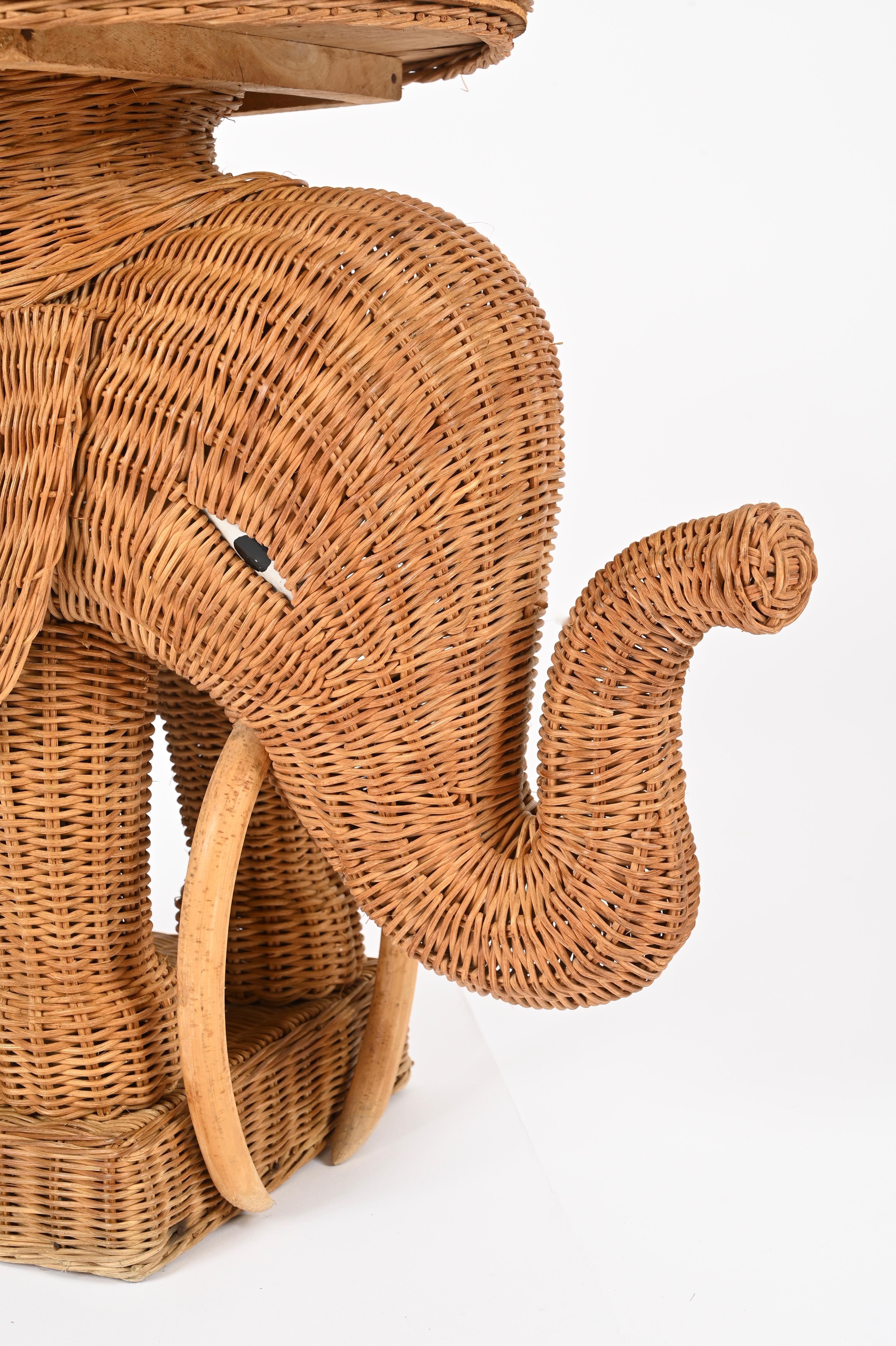 Large Rattan and Wicker Elephant Side Table by Vivai del Sud, Italy 1970s (Handgefertigt) im Angebot