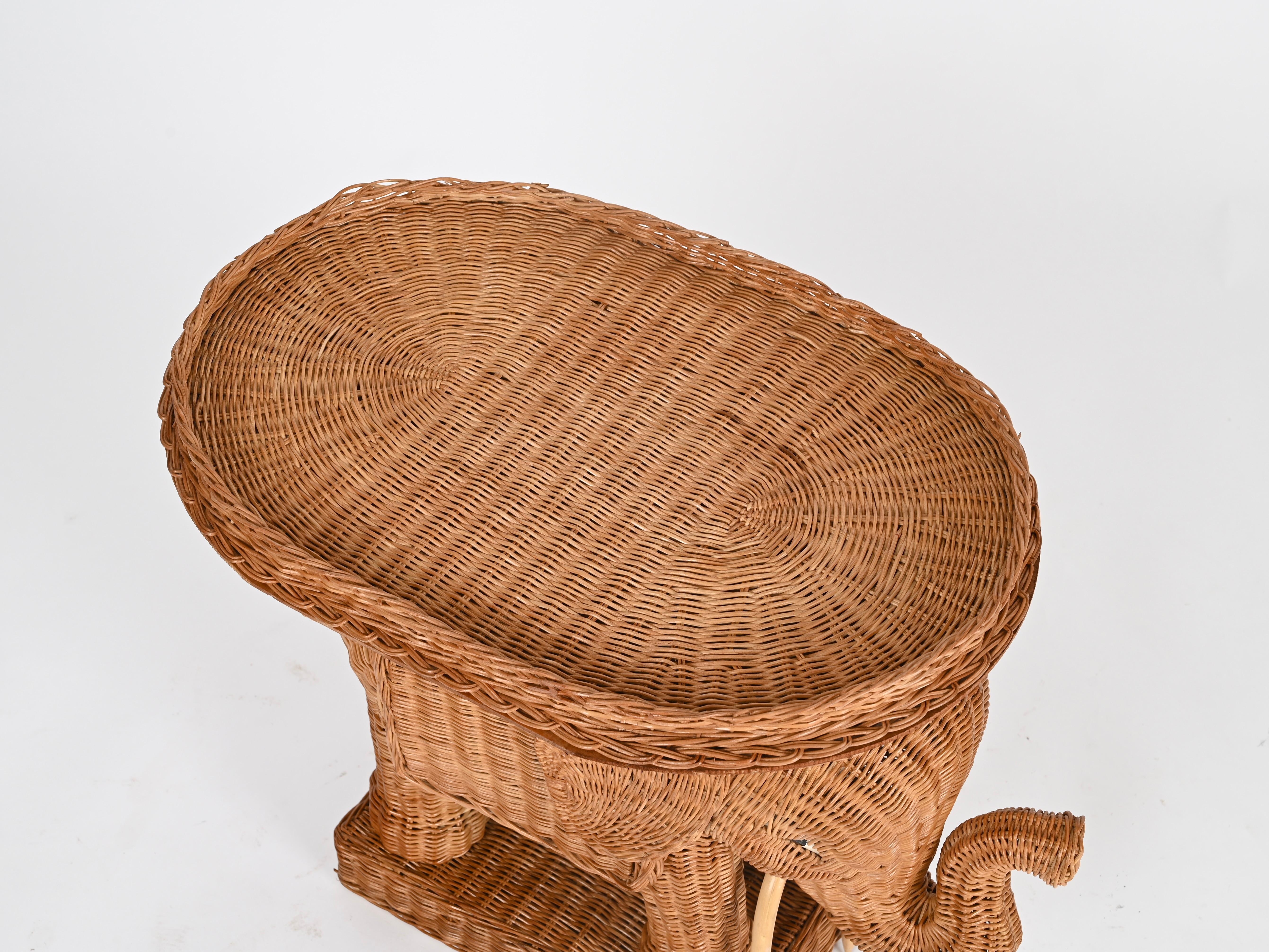 Grande table d'appoint éléphant en rotin et osier de Vivai del Sud, Italie, 1970 Bon état - En vente à Roma, IT