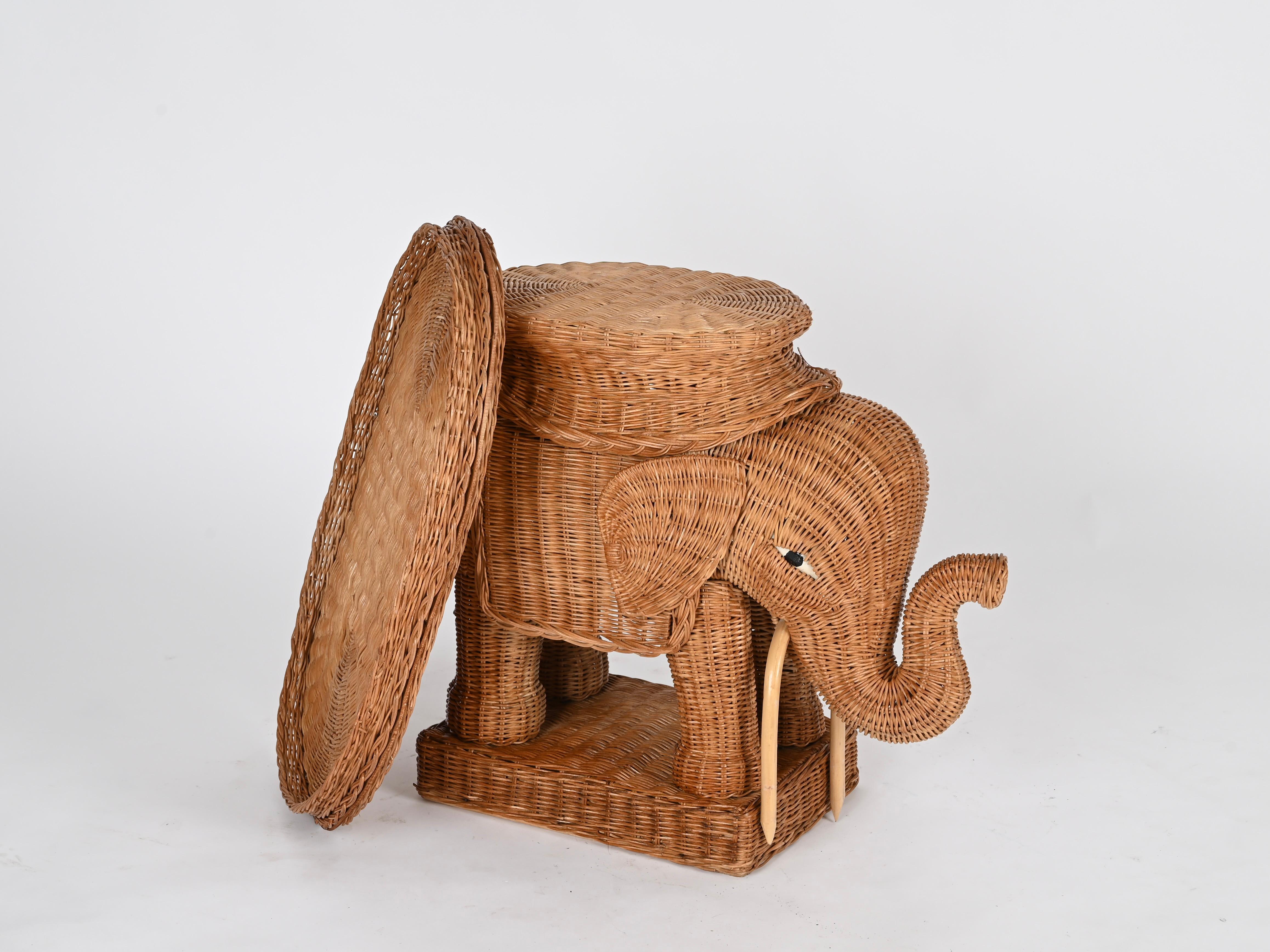 Milieu du XXe siècle Grande table d'appoint éléphant en rotin et osier de Vivai del Sud, Italie, 1970 en vente