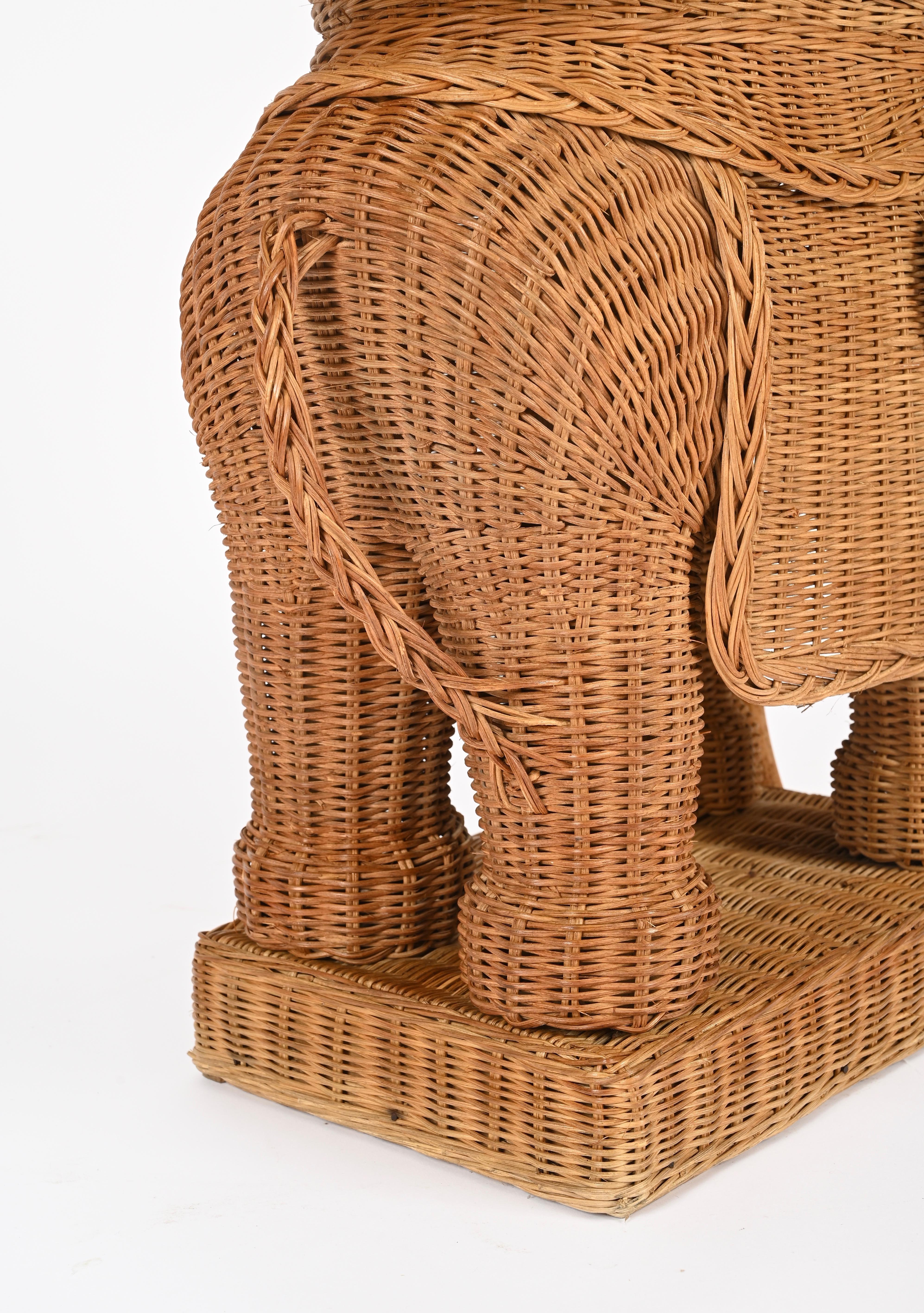 Large Rattan and Wicker Elephant Side Table by Vivai del Sud, Italy 1970s (Mitte des 20. Jahrhunderts) im Angebot