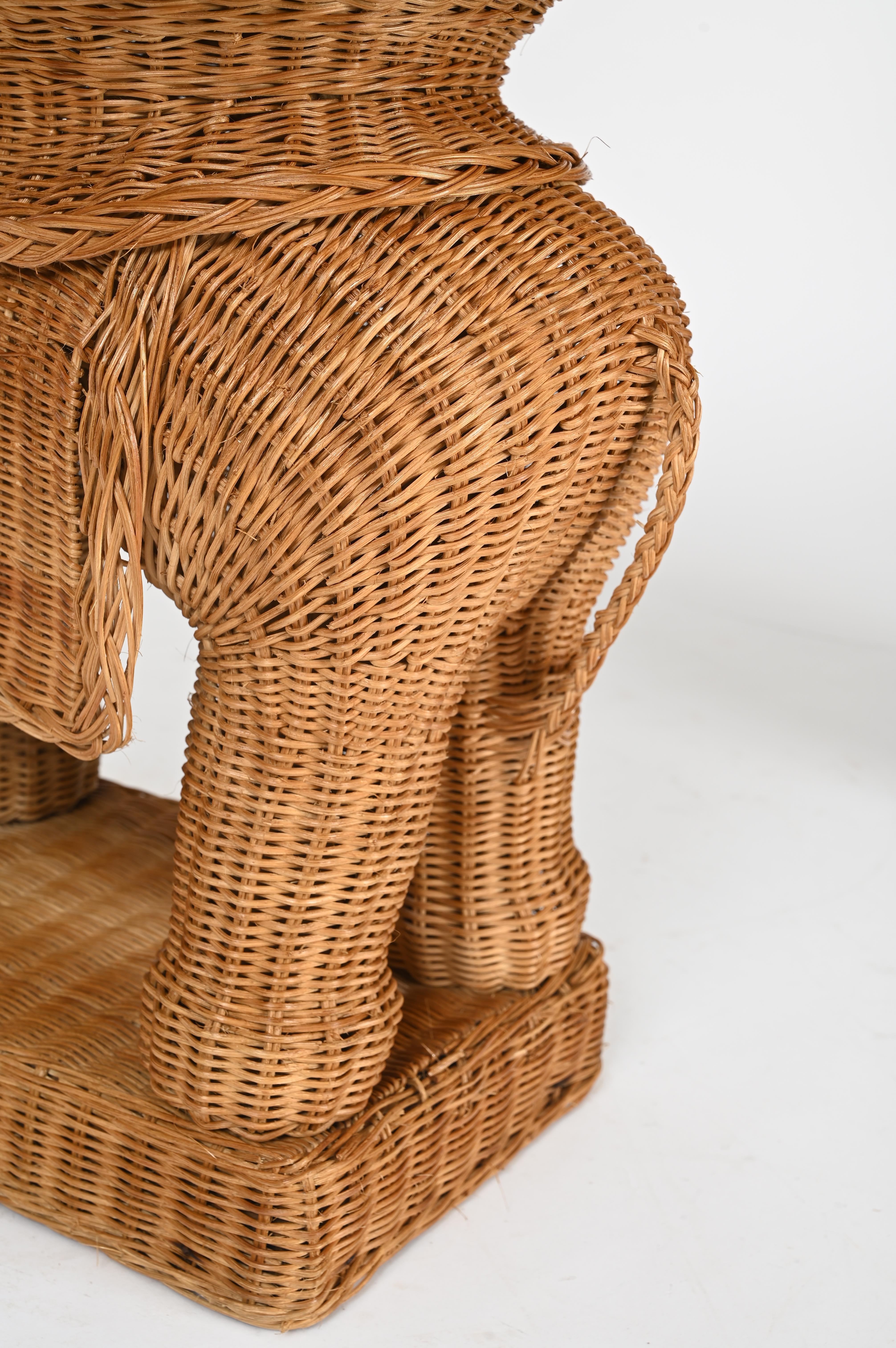 Großer Beistelltisch aus Rattan und Korbweide mit Elefantenmotiv von Vivai del Sud, Italien 1970er Jahre (Bambus)