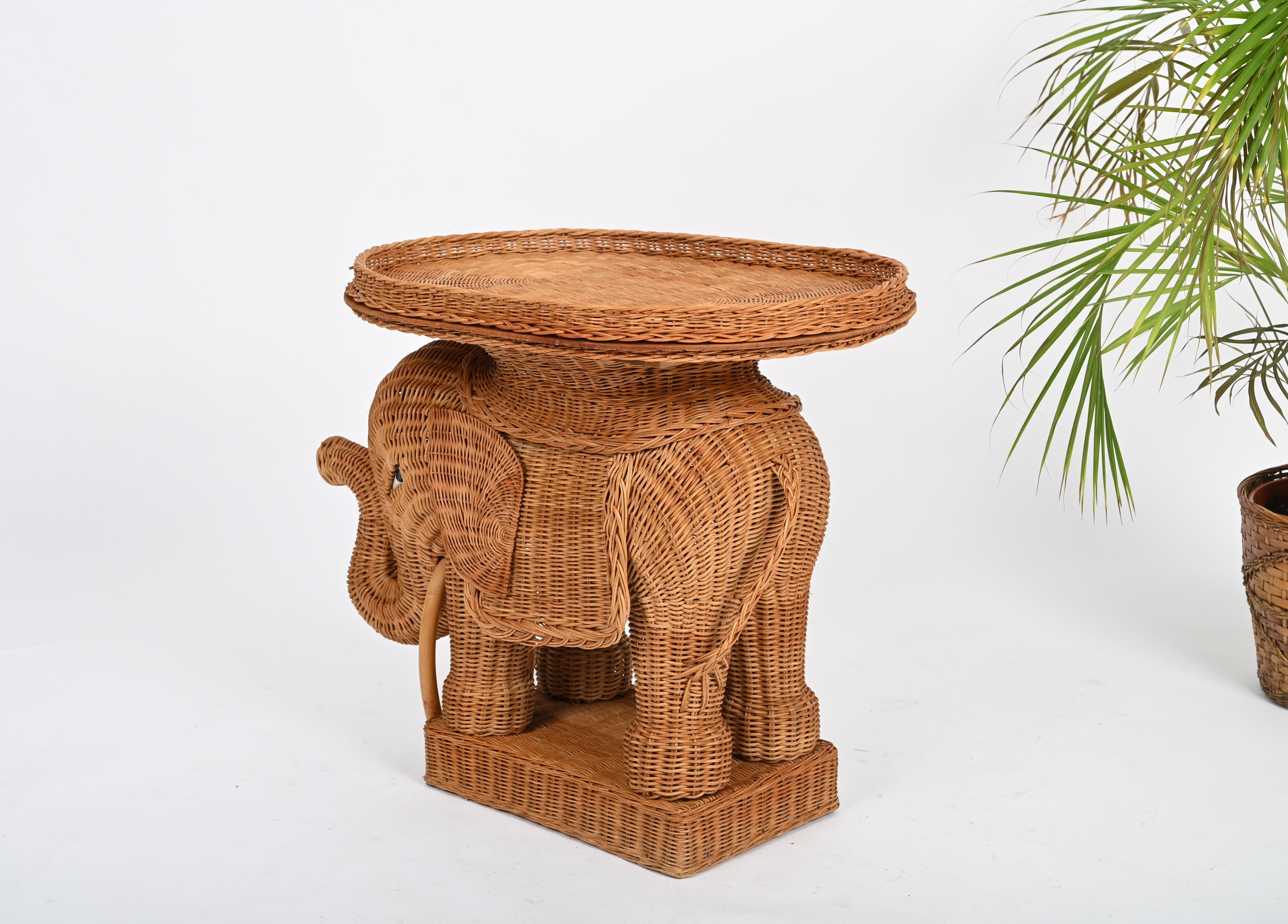 Großer Beistelltisch aus Rattan und Korbweide mit Elefantenmotiv von Vivai del Sud, Italien 1970er Jahre 1