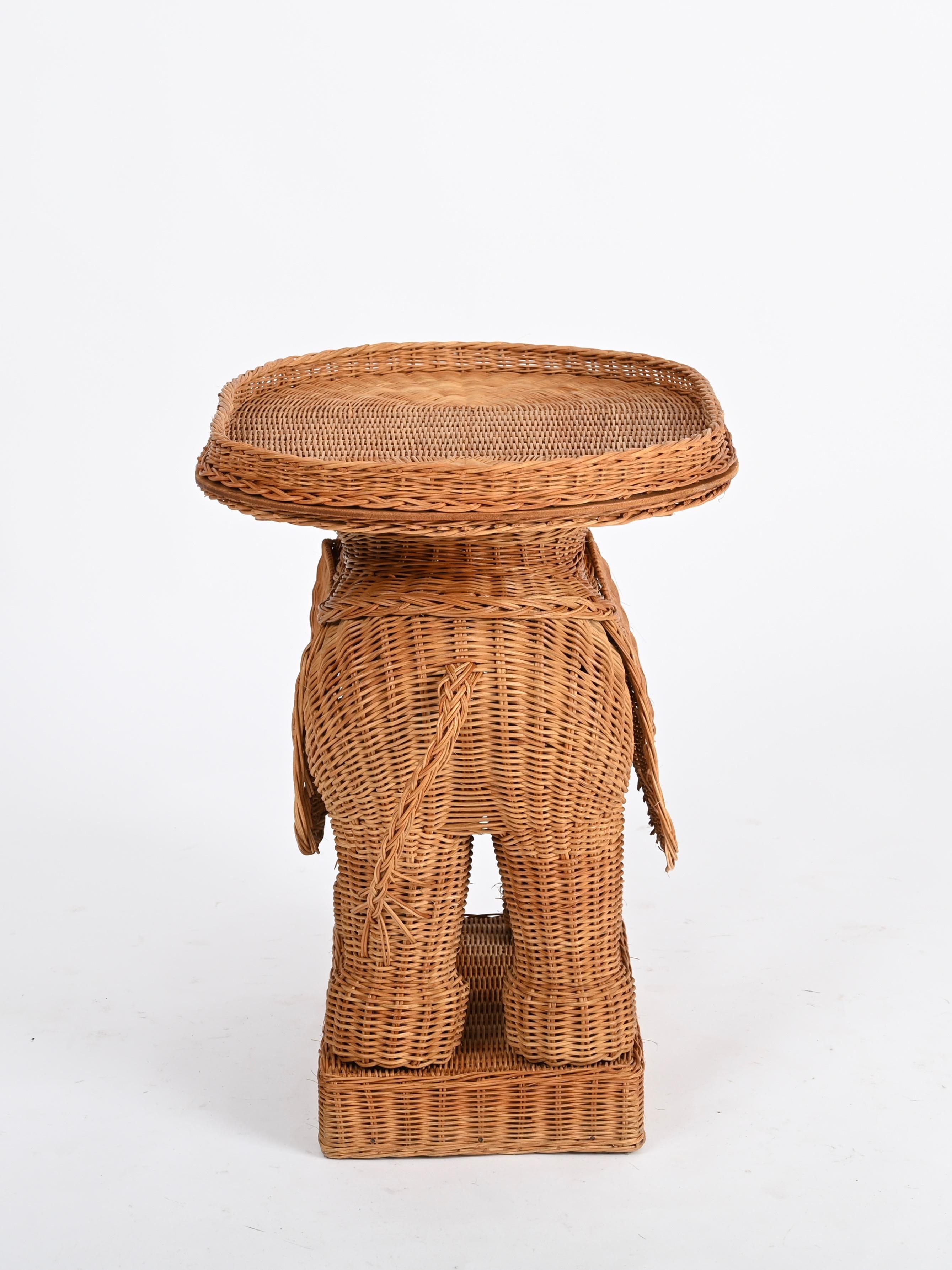 Großer Beistelltisch aus Rattan und Korbweide mit Elefantenmotiv von Vivai del Sud, Italien 1970er Jahre 2