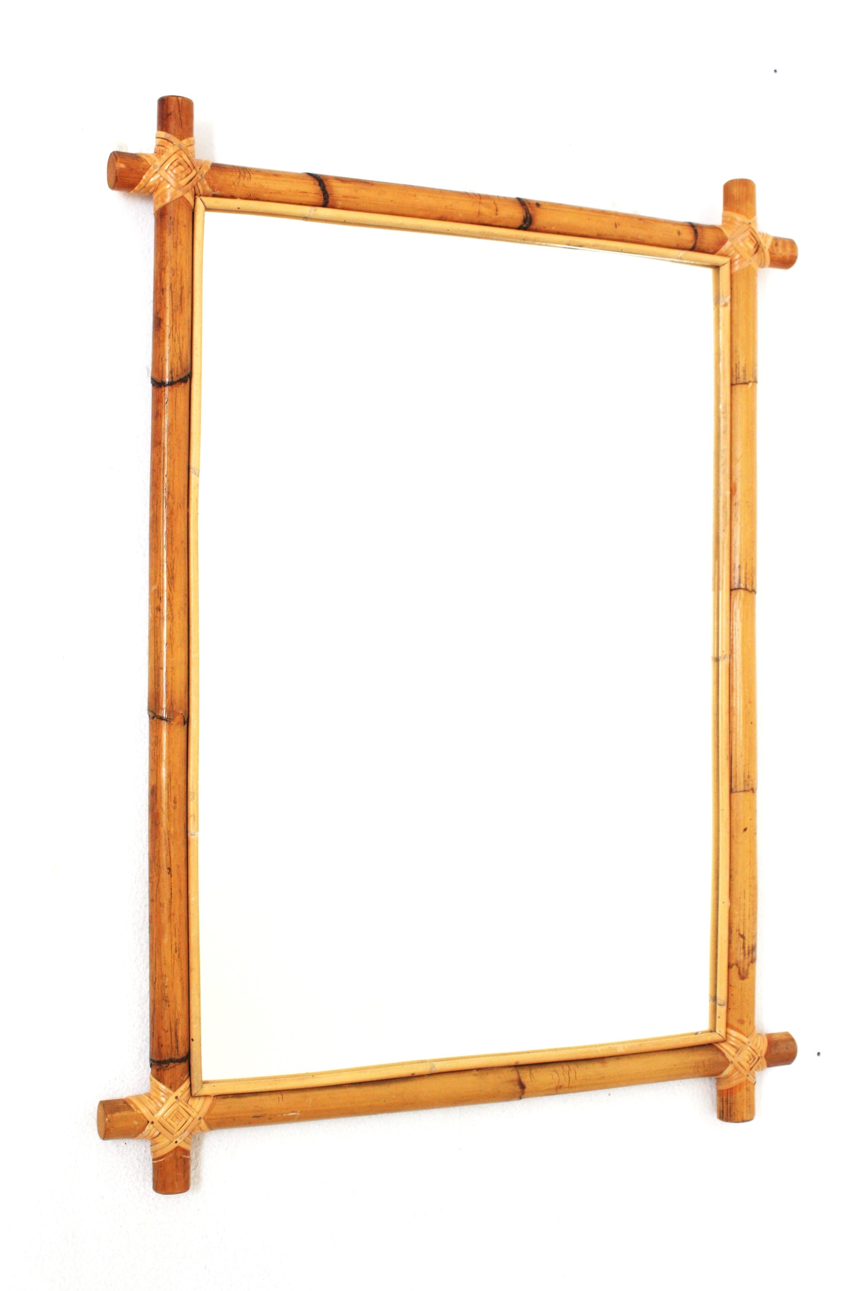 Large Crossed Corners Rectangular wall mirror, bamboo, rattan
Eye-catching rectangular mirror handcrafted with bamboo/ rattan cane. Spain, 1960s.
Inspired in JM Frank designs
This mirror features a rattan rectangular frame with intersecting corners
