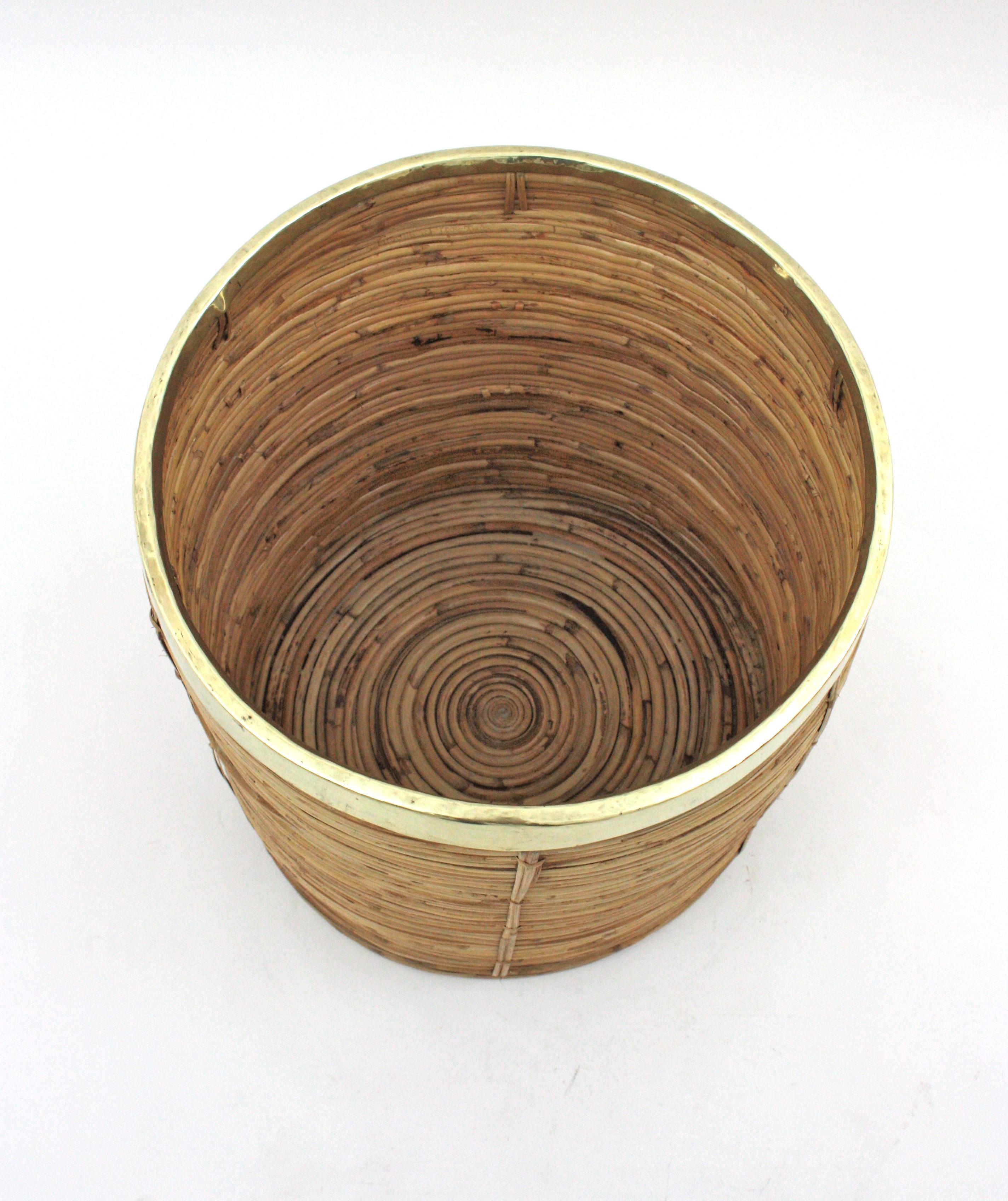 Large Rattan Bamboo Round Planter with Brass Rim, Italy, 1970s In Good Condition In Barcelona, ES