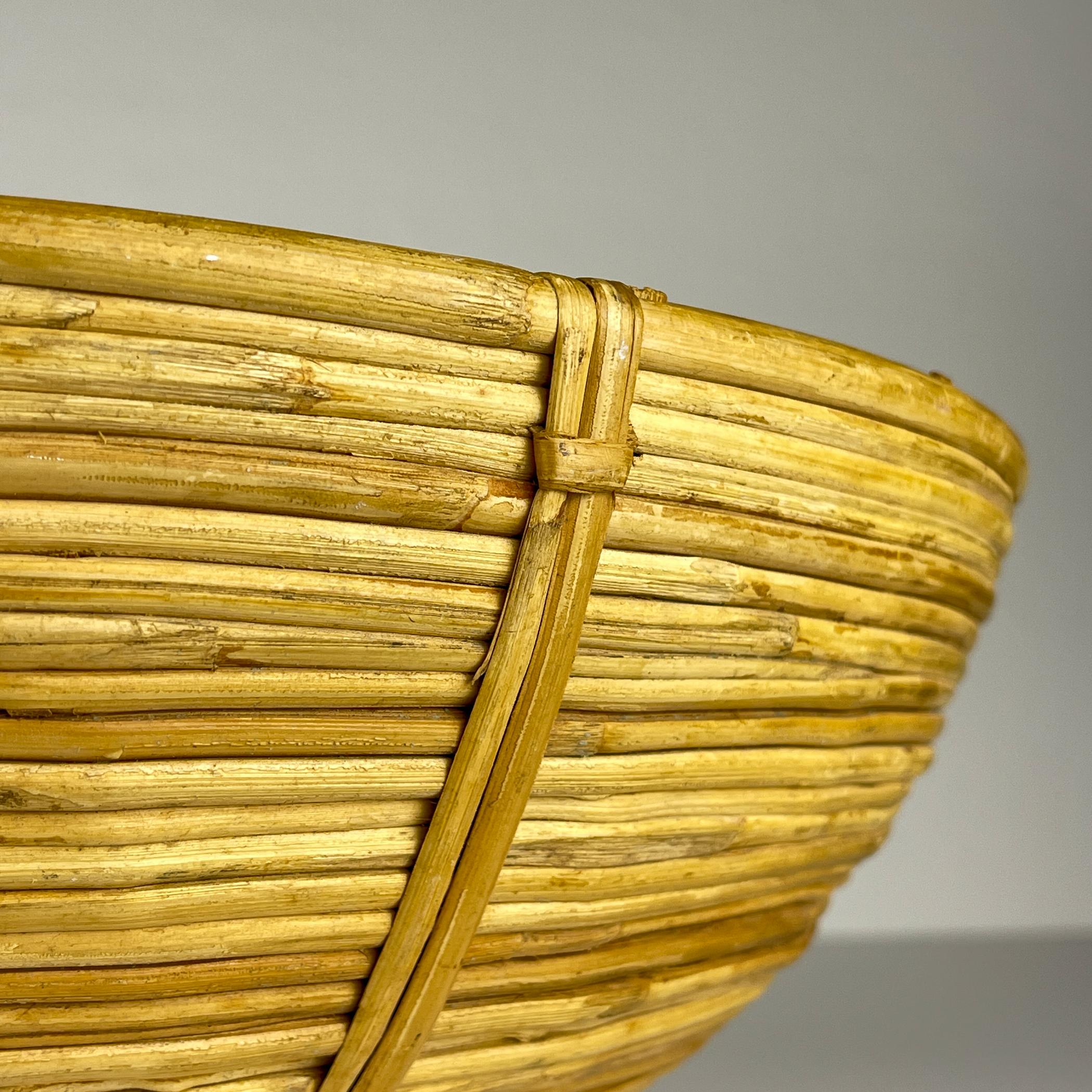 XX secolo Grande ciotola in rattan per frutta, Italia anni '70 in vendita