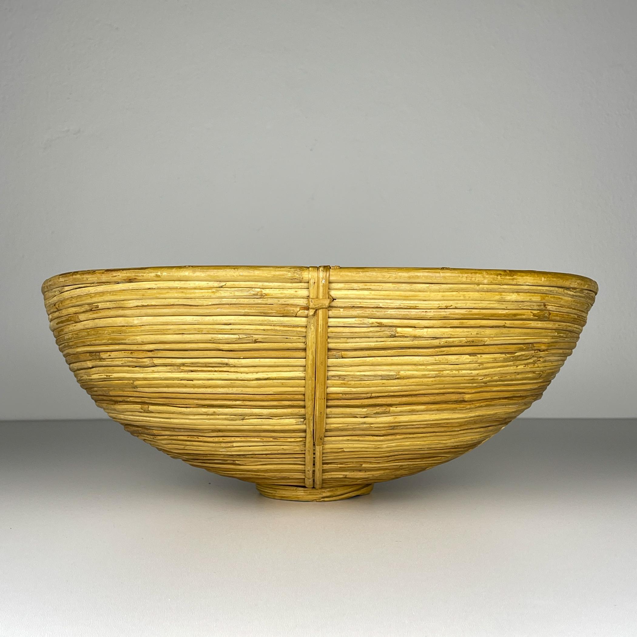Rattan Grande ciotola in rattan per frutta, Italia anni '70 in vendita