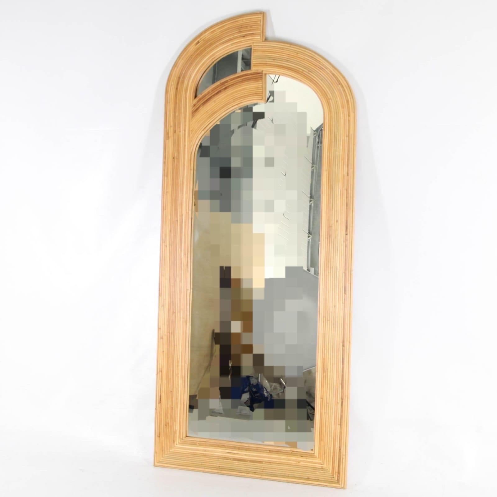 Grand miroir en rotin en vente 5