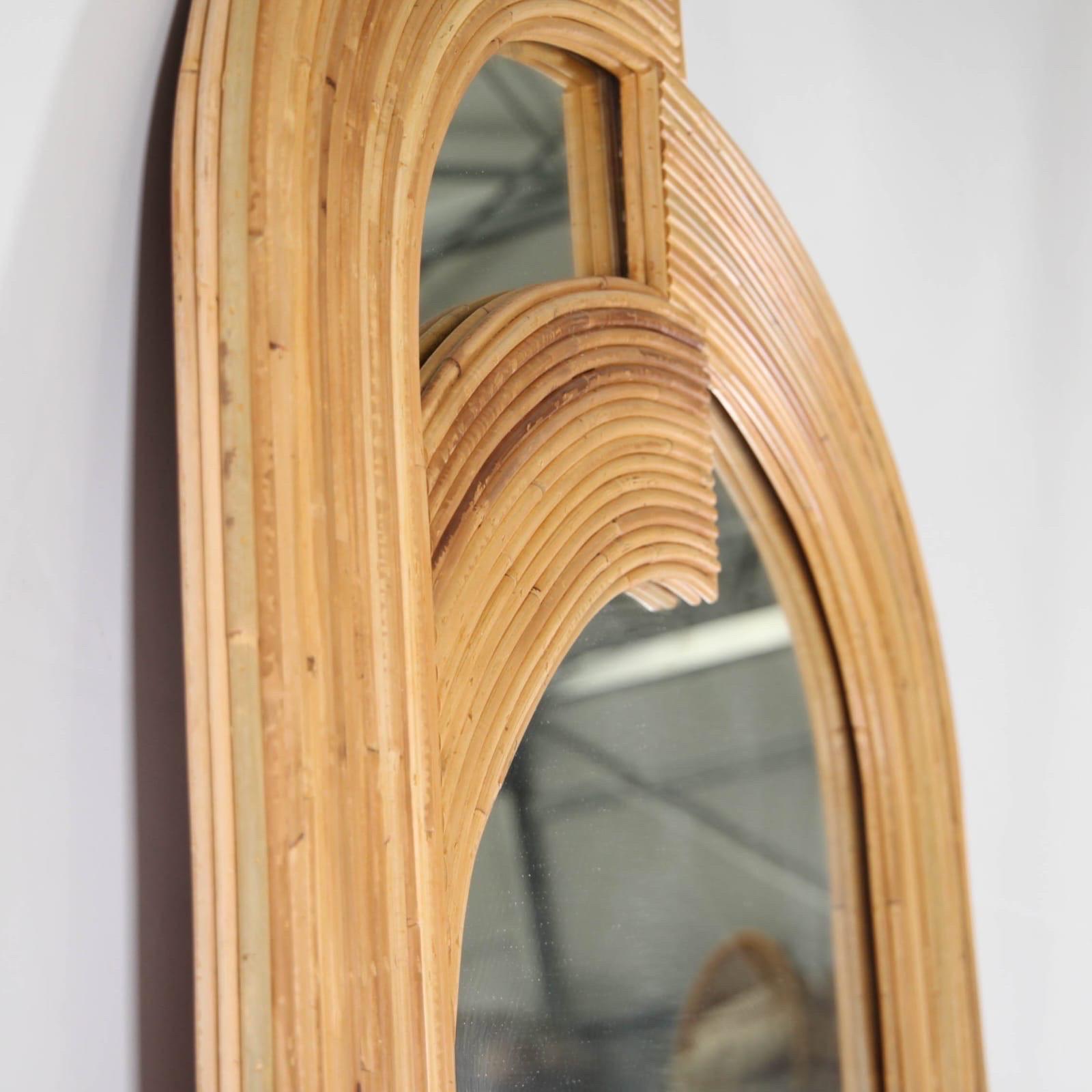 Grand miroir en rotin en vente 8