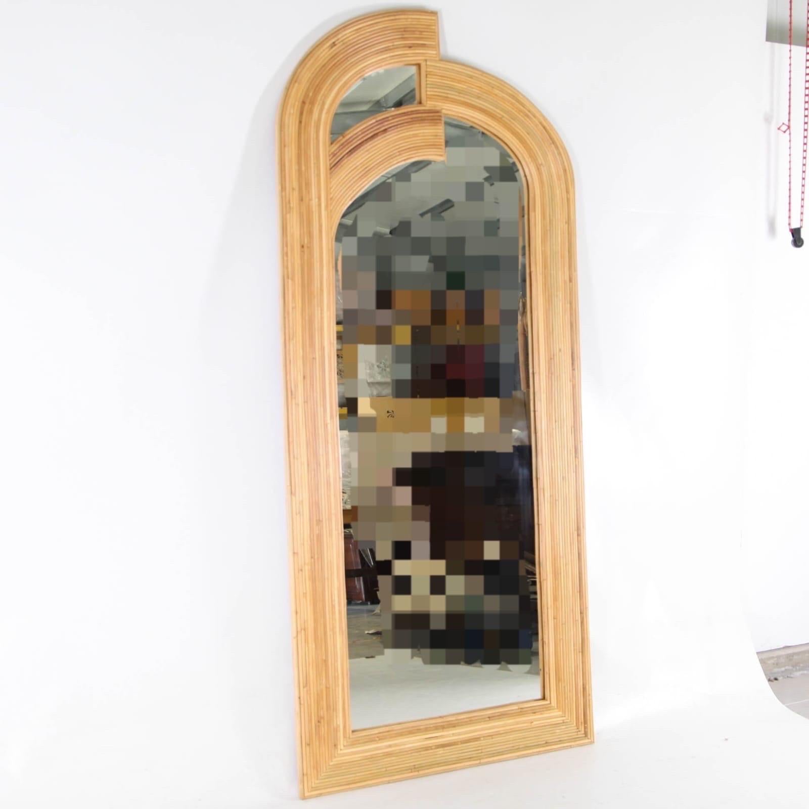 Grand miroir en rotin en vente 9