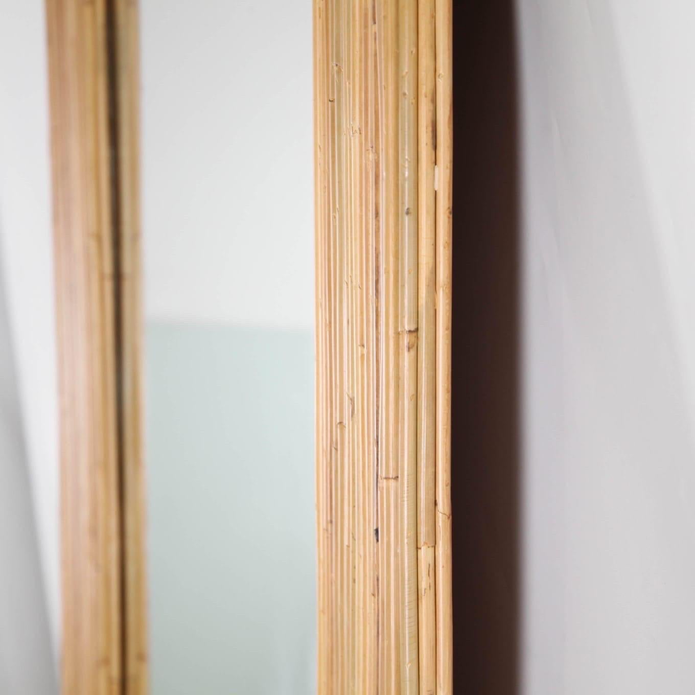Rotin Grand miroir en rotin en vente