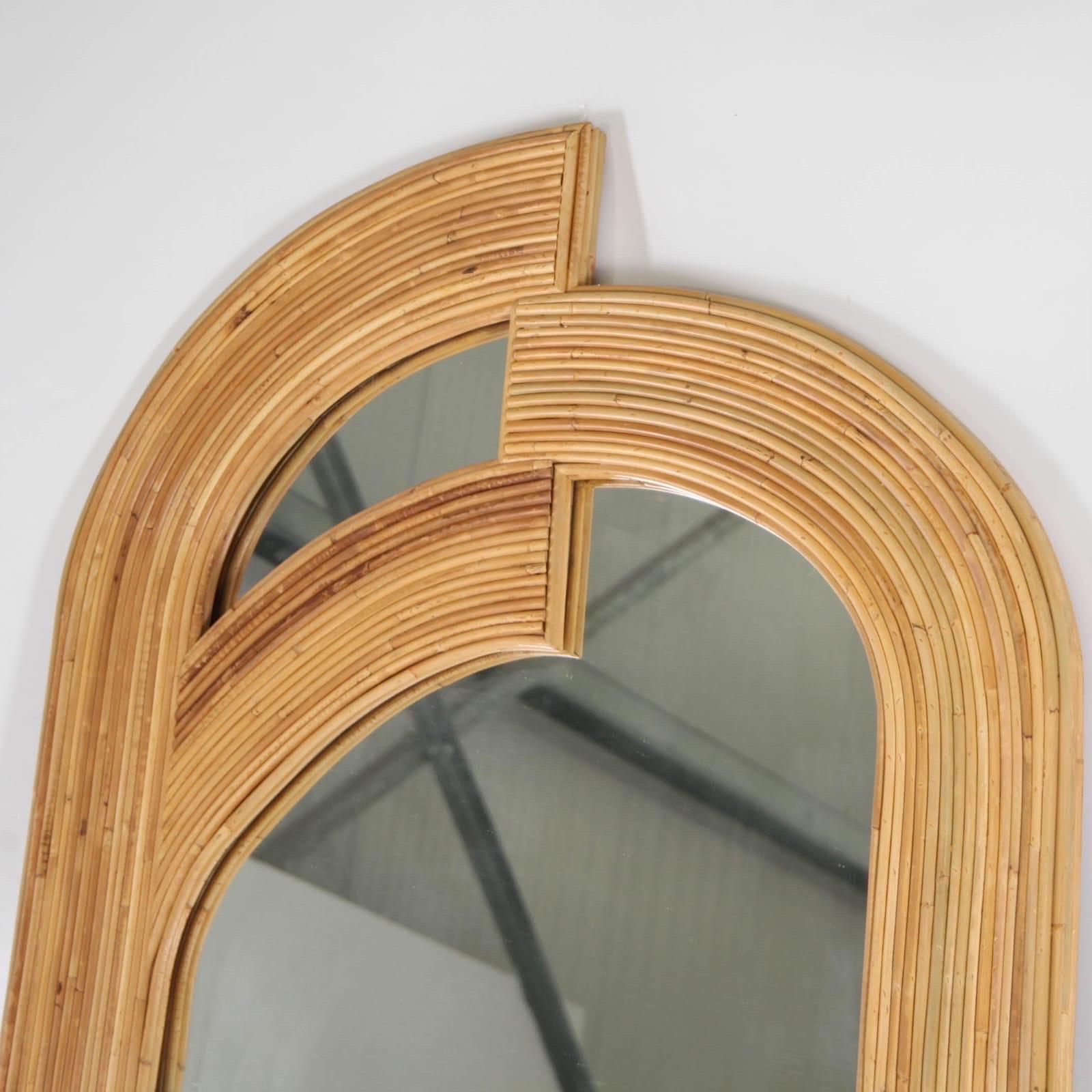 Grand miroir en rotin en vente 1
