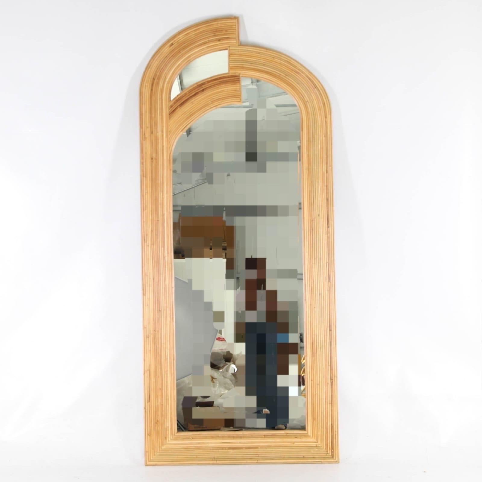 Grand miroir en rotin en vente 4