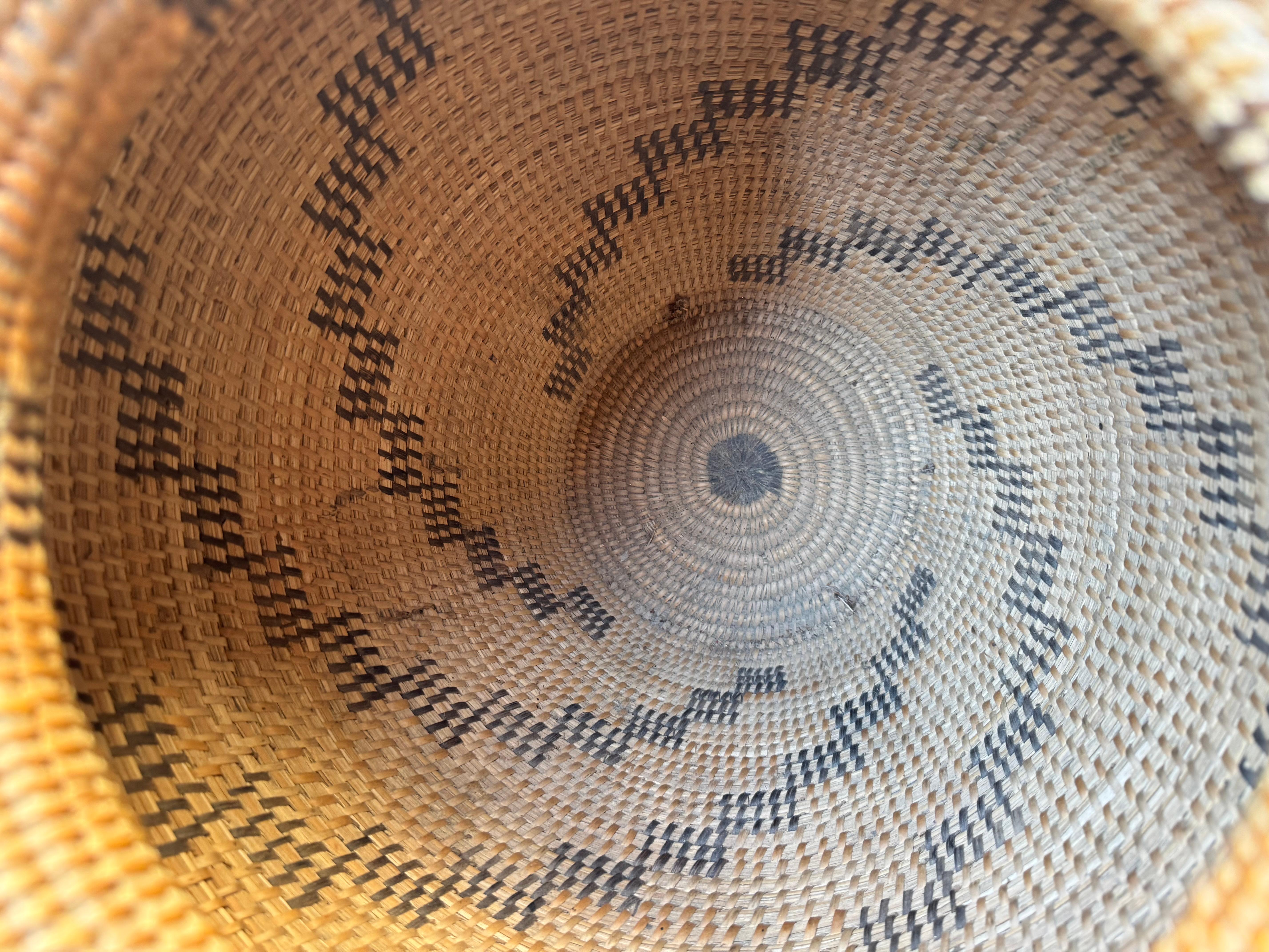 Large Rattan Native American Basket - Stickley era W7416 For Sale 7